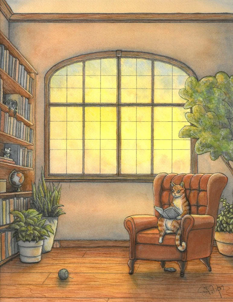 Un chat orange tigré assis dans un fauteuil en cuir, lisant un livre, dans une pièce lumineuse avec une grande fenêtre, des plantes en pot, une étagère remplie de livres, un globe, et un jouet en pelote sur le sol.