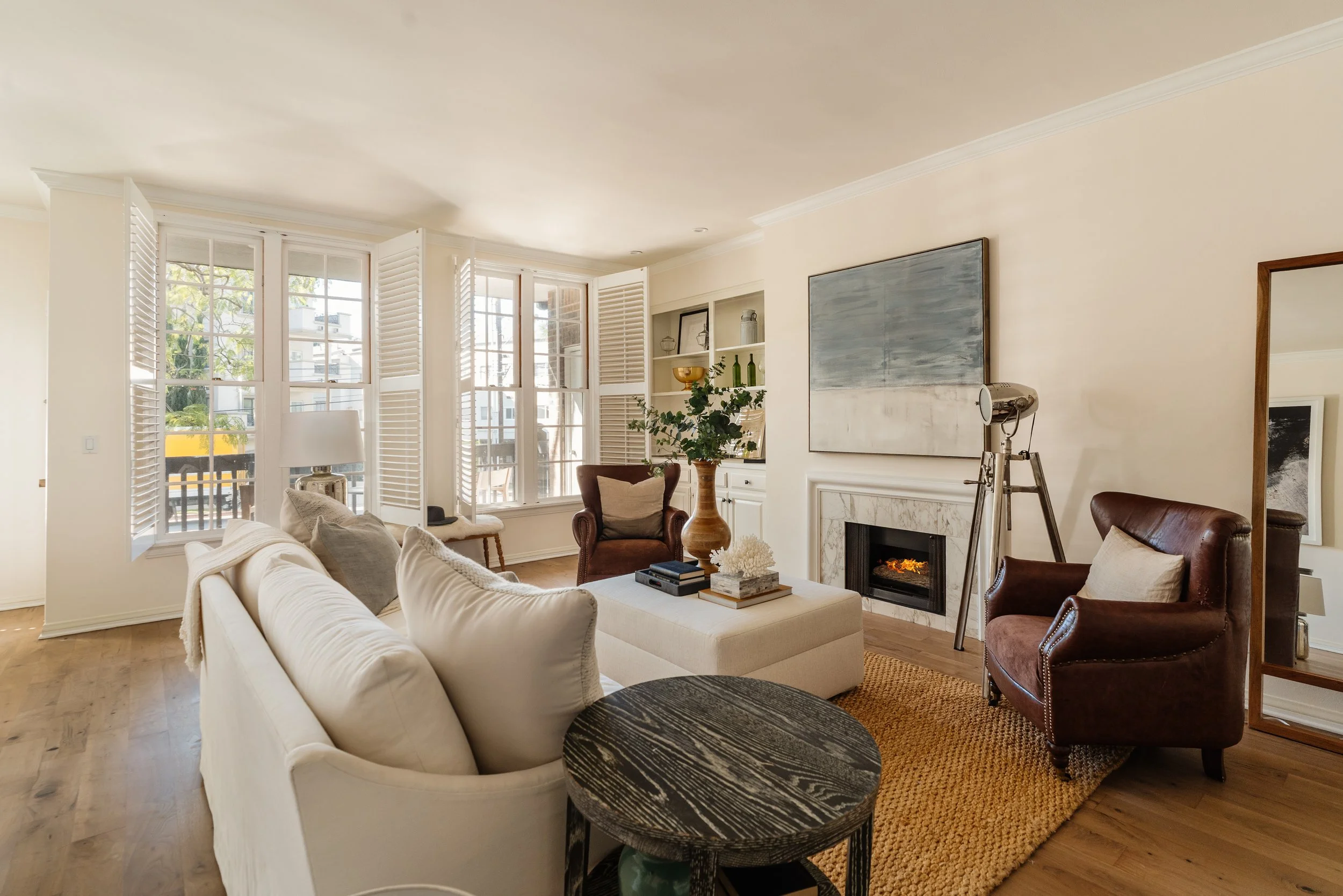 $1,150,000 | 420 S Barrington Ave #101