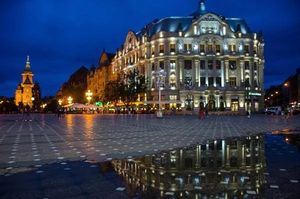 Piata-victoriei-noaptea.jpg