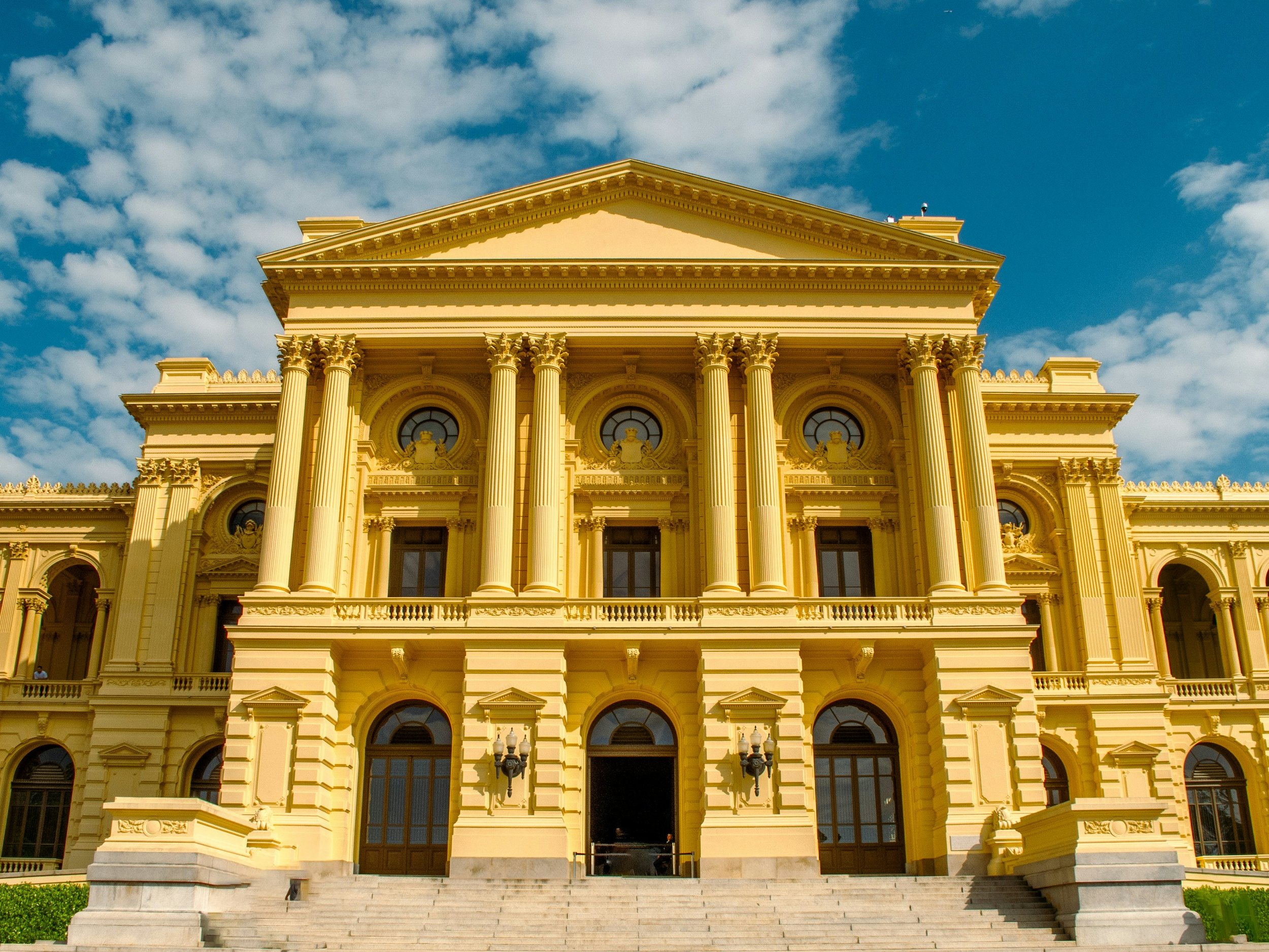 Art Museum Bucharest.jpg