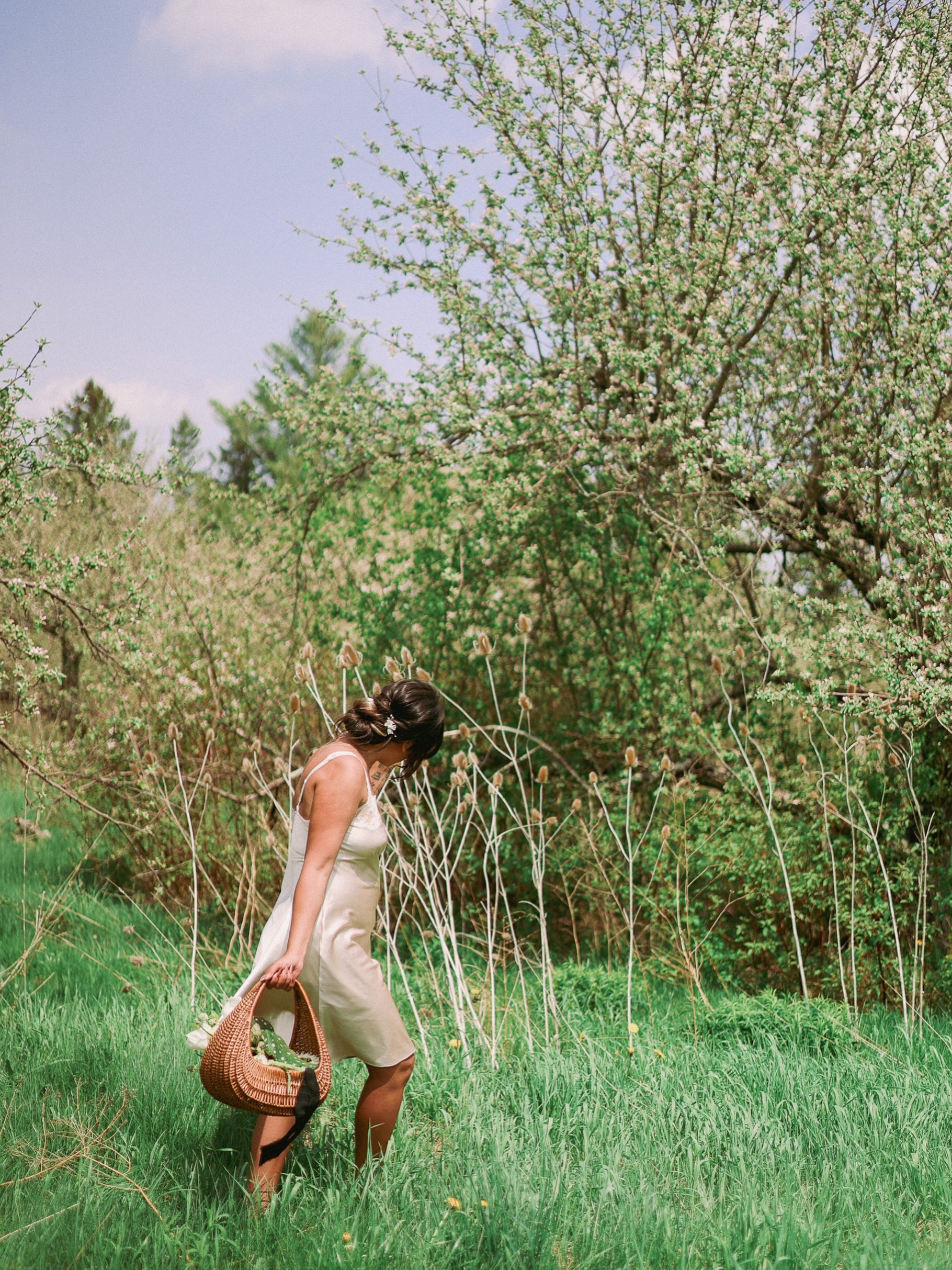 Surrounded by rows of apple trees, The Woodrow brings the beauty of the orchard into every event.

Book your event today. 

photographer: @fourteencoats 
hair: @your_hairygodmother 
makeup: @janemckaymakeup 
stylist: @millstreet.vintage 
florals: @st