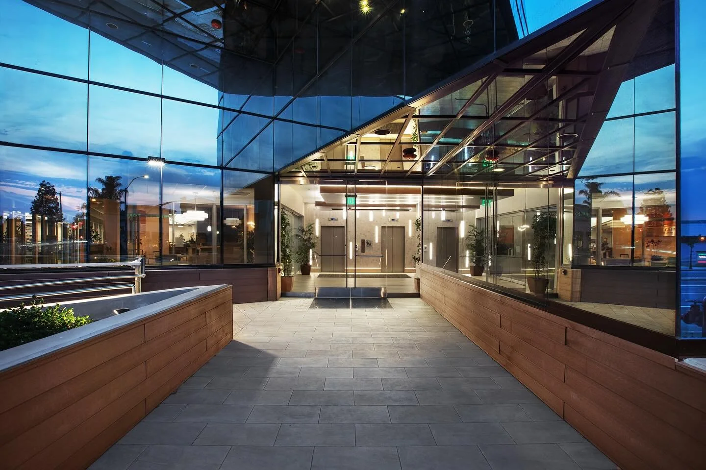 One of our favorite projects, the Bixby Business Center is a mixed use commercial hub located in the heart of Bixby Knolls. Environ is proud to work hand in hand with our local community! 

#longbeach #longbeachbusiness #longbeacharchitecture #broker