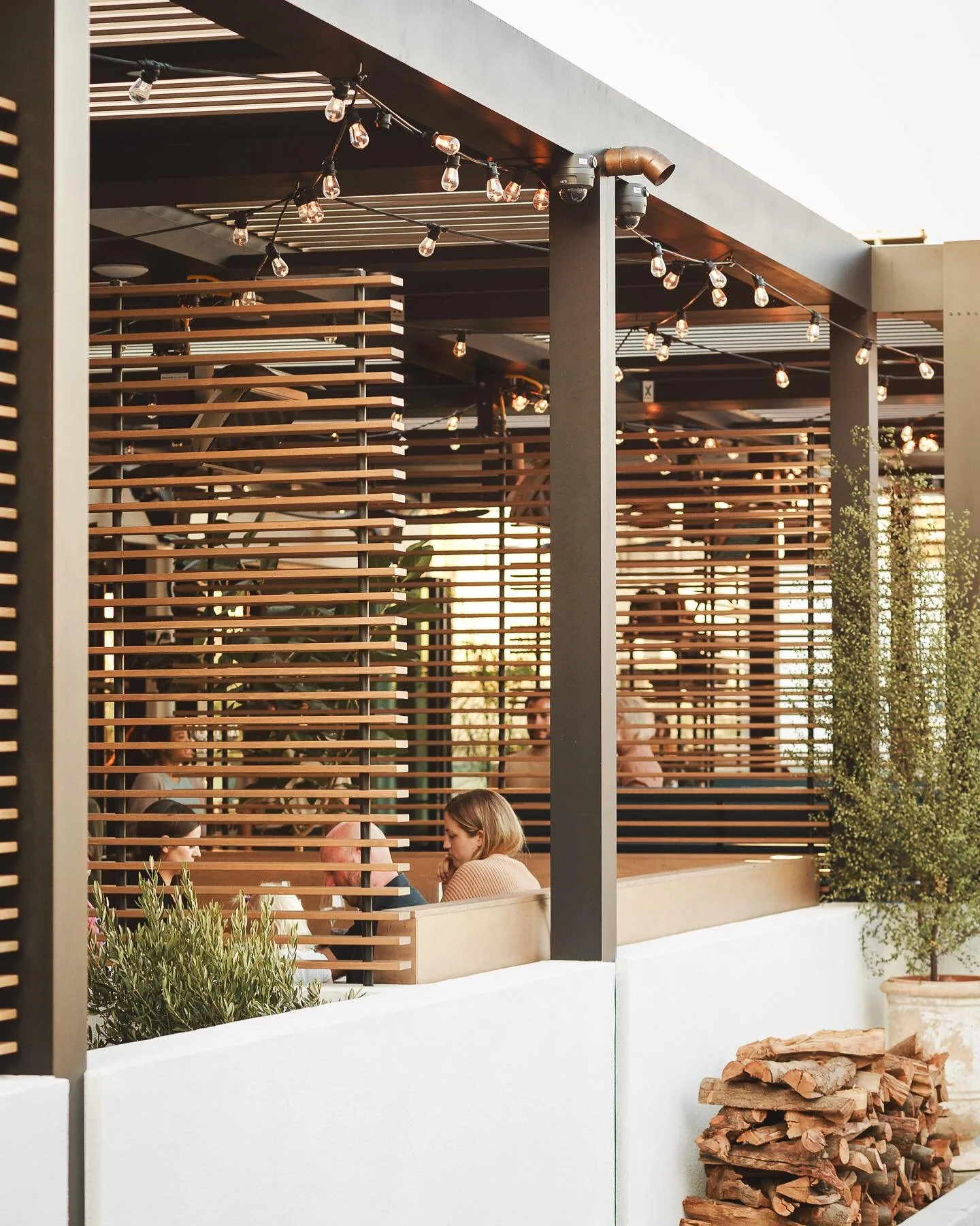 It&rsquo;s all in the details. ✨
 
Exterior patio design by Environ for client @marlena_longbeach &mdash; located in the cozy neighborhood of Naples. 
.
.

📸: Sterling Reed Photography @sterlingreed.us