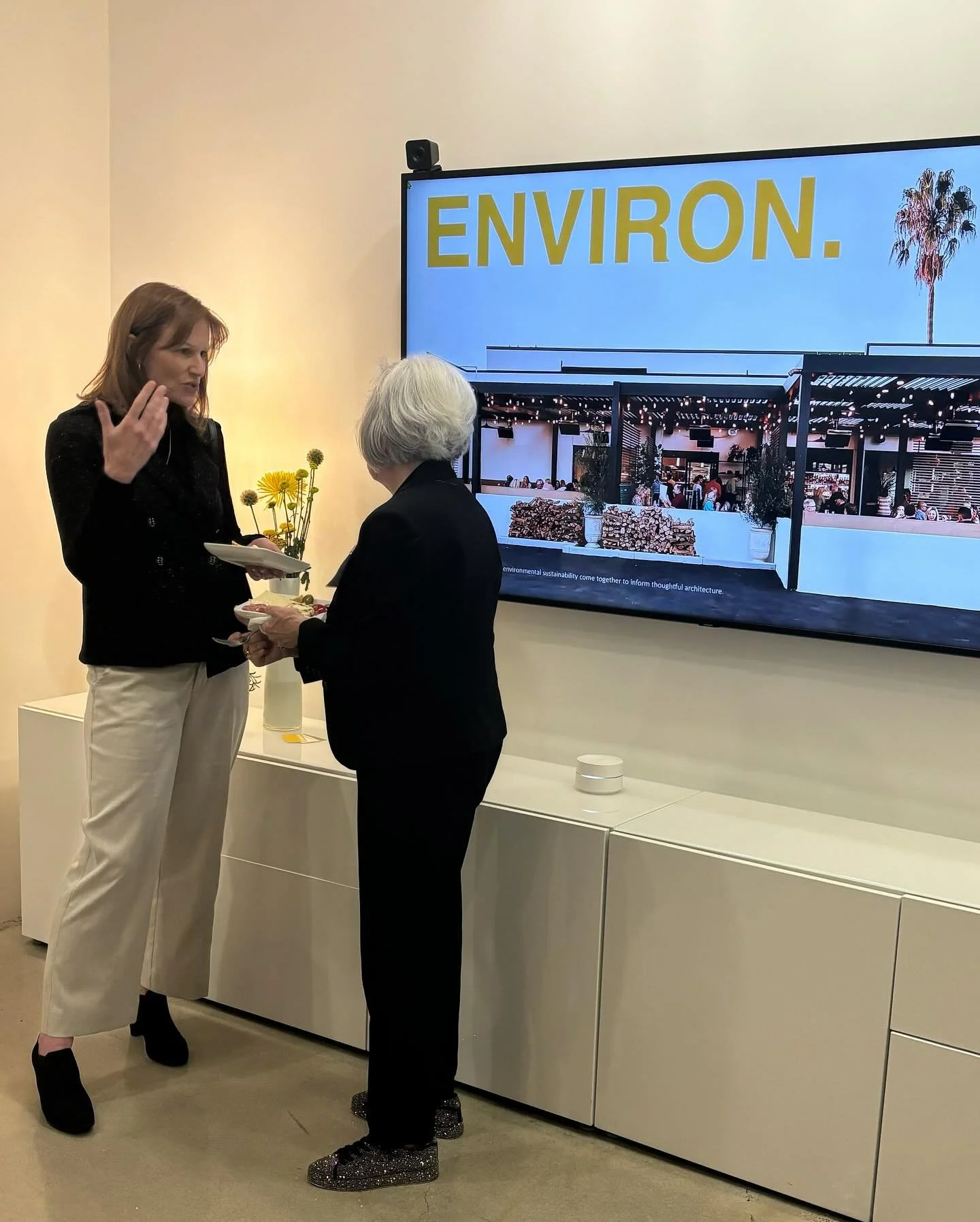 It is always a pleasure to host the @wbclongbeach here at Environ! An amazing group of Long Beach women gathered to uplift, encourage and support each other 💛
Shoutout to @hungrydreacreations for keeping us fed!