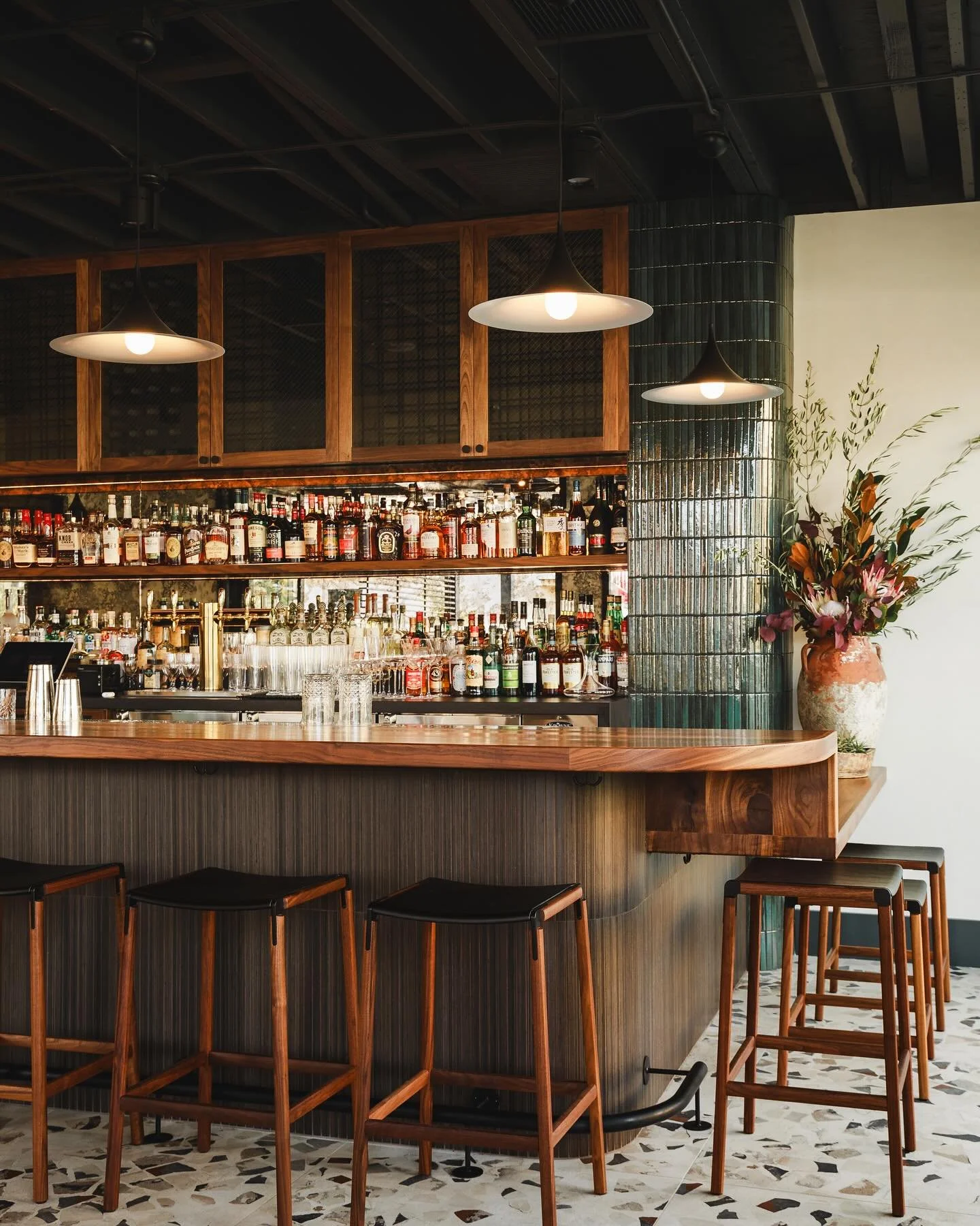 A recently completed and instantly well-loved project! @marlena_longbeach provides Naples Island with authentic Mediterranean cuisine, an amazing beverage program, and great vibes. Drop by this weekend and see for yourself!
🍕🍷

📷 @sterlingreed.us