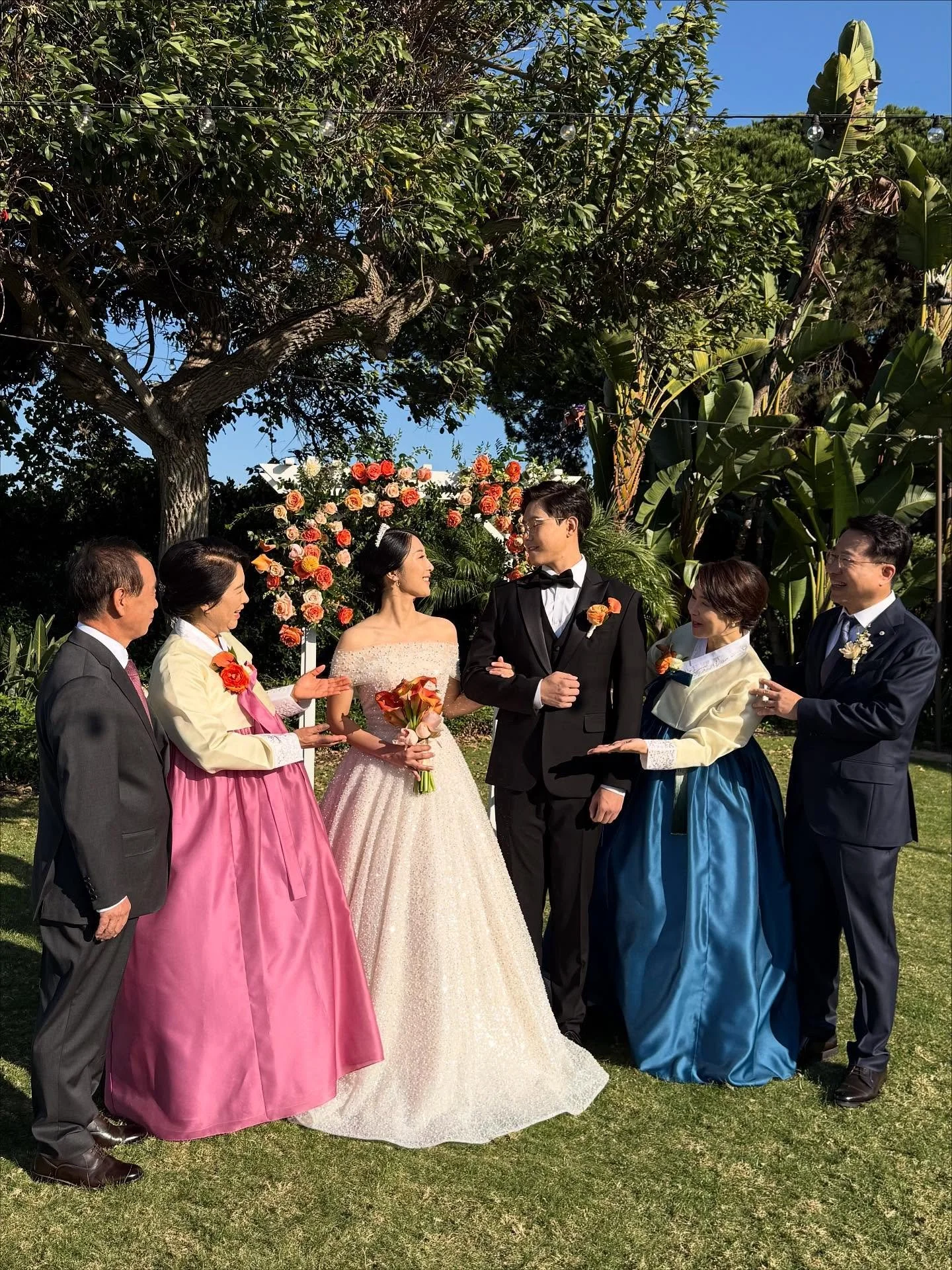 little glimpses of a day that celebrated love, family, and beautiful traditions 🙏🏼✨🤍

Coordination | @gloweventcoordination 
Venue | @danaweddings @danamissionbay 
Florist | @chic.flowers 
Photo | @gundam_snap 

#sandiegoweddings #sandiegoweddingp