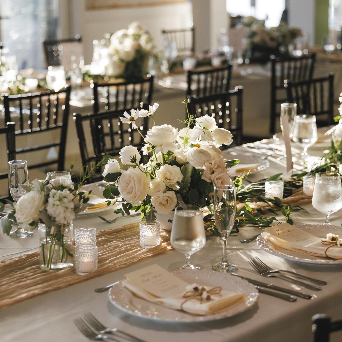 delicate details ✨🥂

Coordination | @gloweventcoordination 
Venue | @tidal_sd 
Photo &amp; Video | @zatonsky_moments 
Florist | @camelliaweddingflowers 

#sandiegoweddings #sandiegoweddingplanner #sandiegodayofcoordinator #socalweddingcoordinator #w