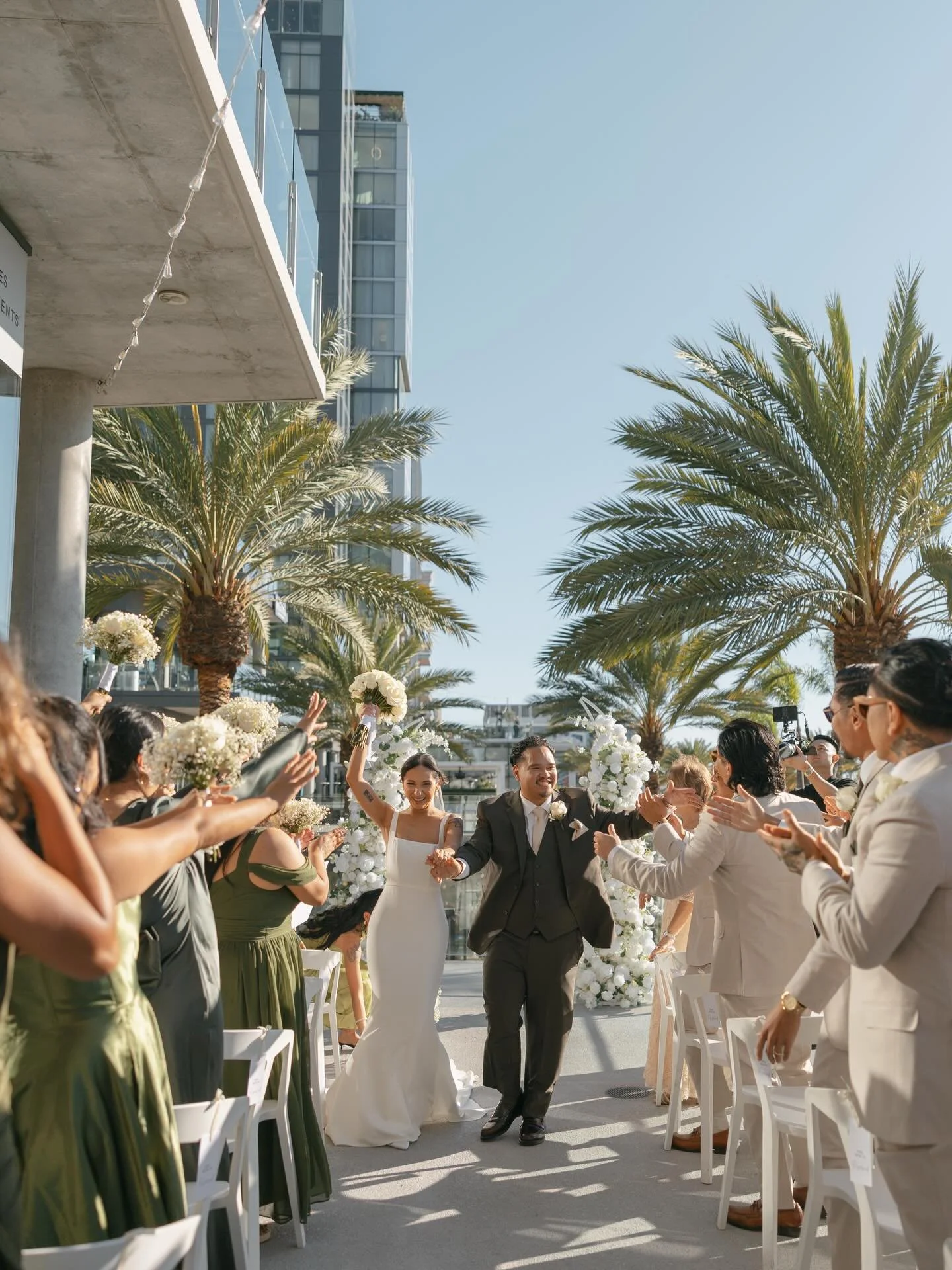 celebrating all the way down the aisle and back 🫶🏼🤍✨

Coordination | @gloweventcoordination 
Venue | @thelanesd 
Photo | @photos.janine 
Video | @shotsonus.sd 

#sandiegoweddings #sandiegoweddingplanner #sandiegodayofcoordinator #socalweddingcoord