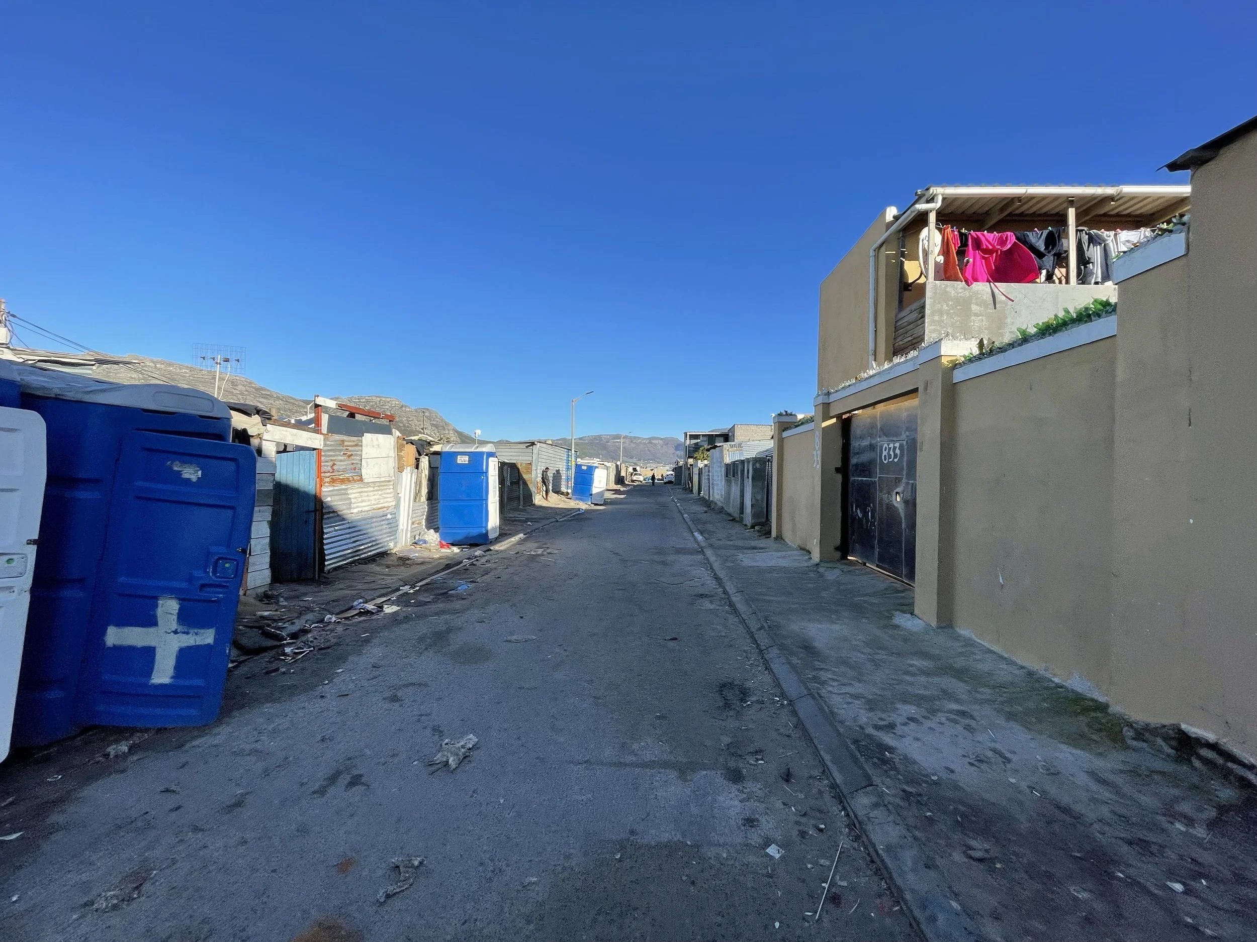 Strassen vom Township Capricorn bei Kapstadt.