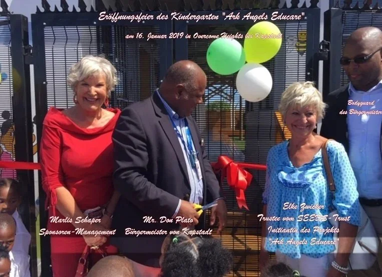 Die Eröffnungsfeier des Kindergarten Ark Angels Educare mit Marlis Schaper, Elke Zwicker, Mr. Don Plato - dem Bürgermeister von Kapstadt.