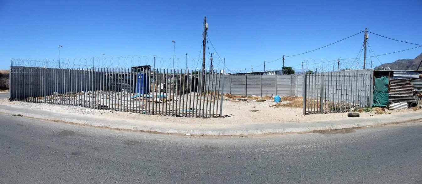 Das Grundstück vor dem Bau von Ark Angels, einem Kindergarten in Overcome Heights bei Kapstadt.