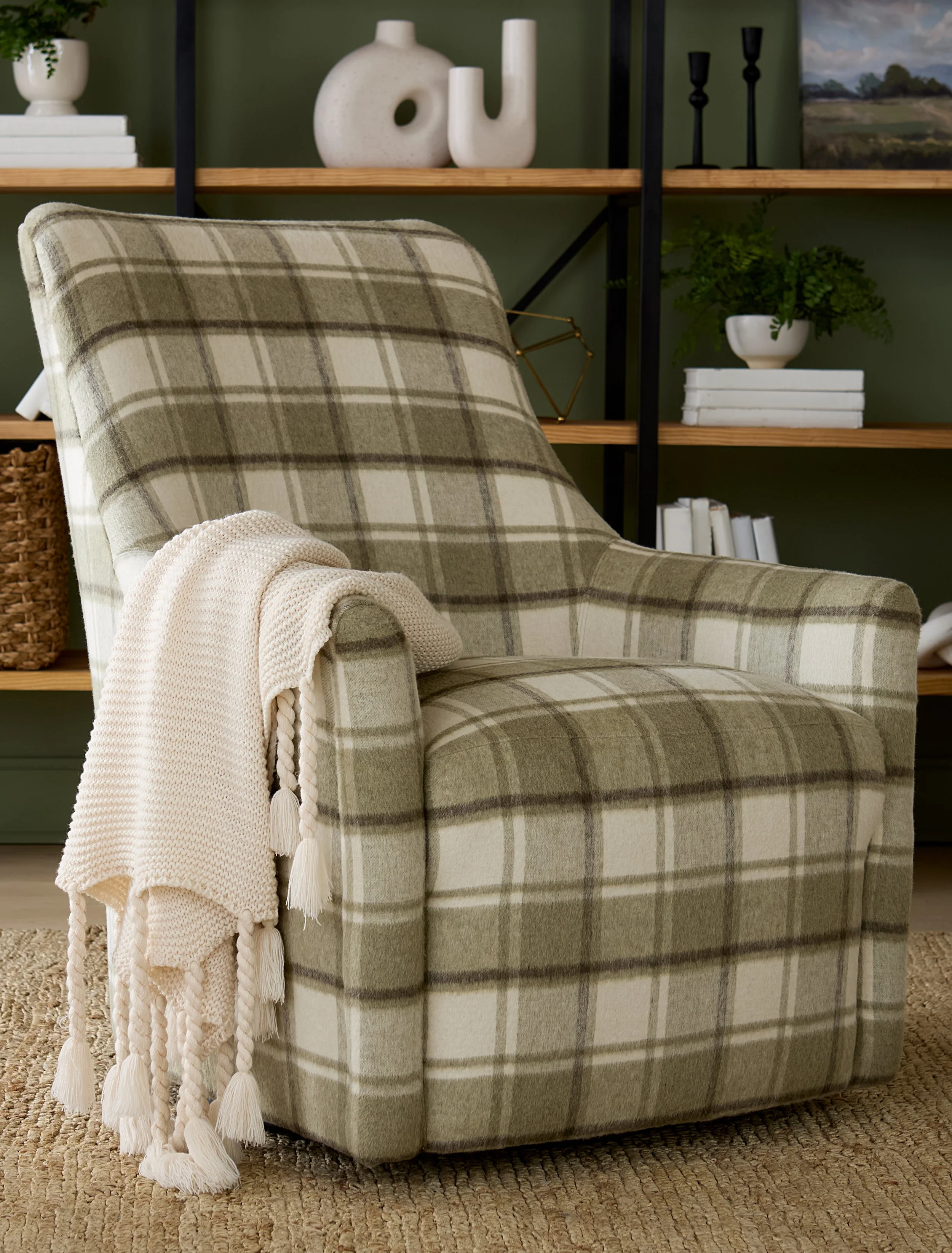 6610-2-85_23815 SW_EsberPearl_Arnett Gaelic_Dtl2.jpg