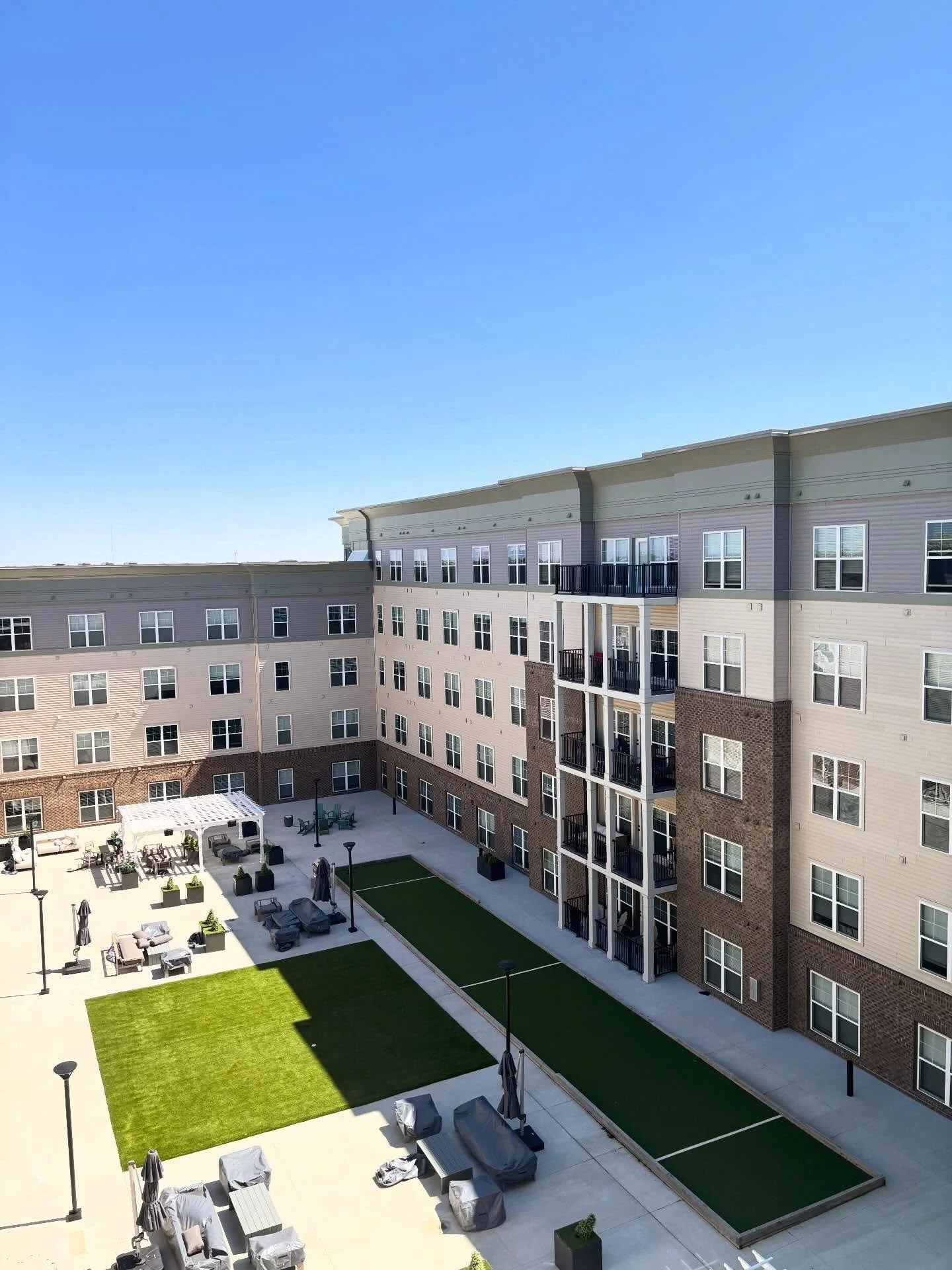 Views like this never get old 😍🌿
Our bocce ball courtyard from the 7th floor is truly something special&mdash;lush, vibrant, and the perfect place to unwind or catch a game with friends. Whether you&rsquo;re playing, relaxing, or just soaking it al
