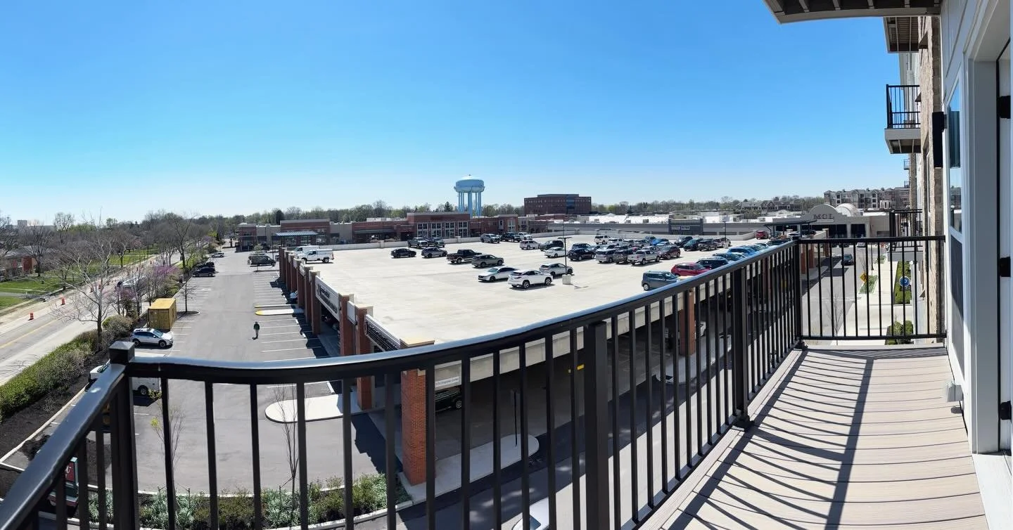 Panoramic views, morning coffee, and your own private escape 🌇☕✨
Unit 400&rsquo;s balcony brings all the space and scenery&mdash;perfect for slow mornings, sunset unwinds, and everything in between. This is what apartment living should feel like 🤍

