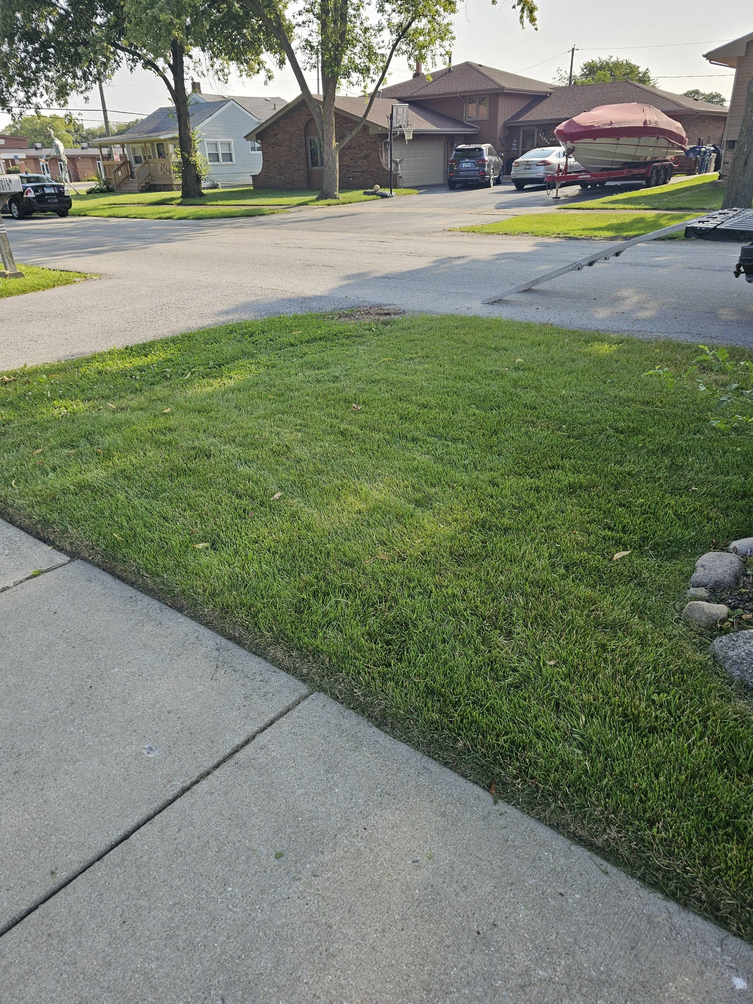reliable-lawn-care-company-snow-removal-plowing-aerating-fertilization-hickory-hills-chicago-ridge-lemont-darien-willowbrook-burr-ridge-palos-heights-tinley-orland-justice-worth-bridgeview-oak-lawn-alsip-southwest-chicago-commercial-residential