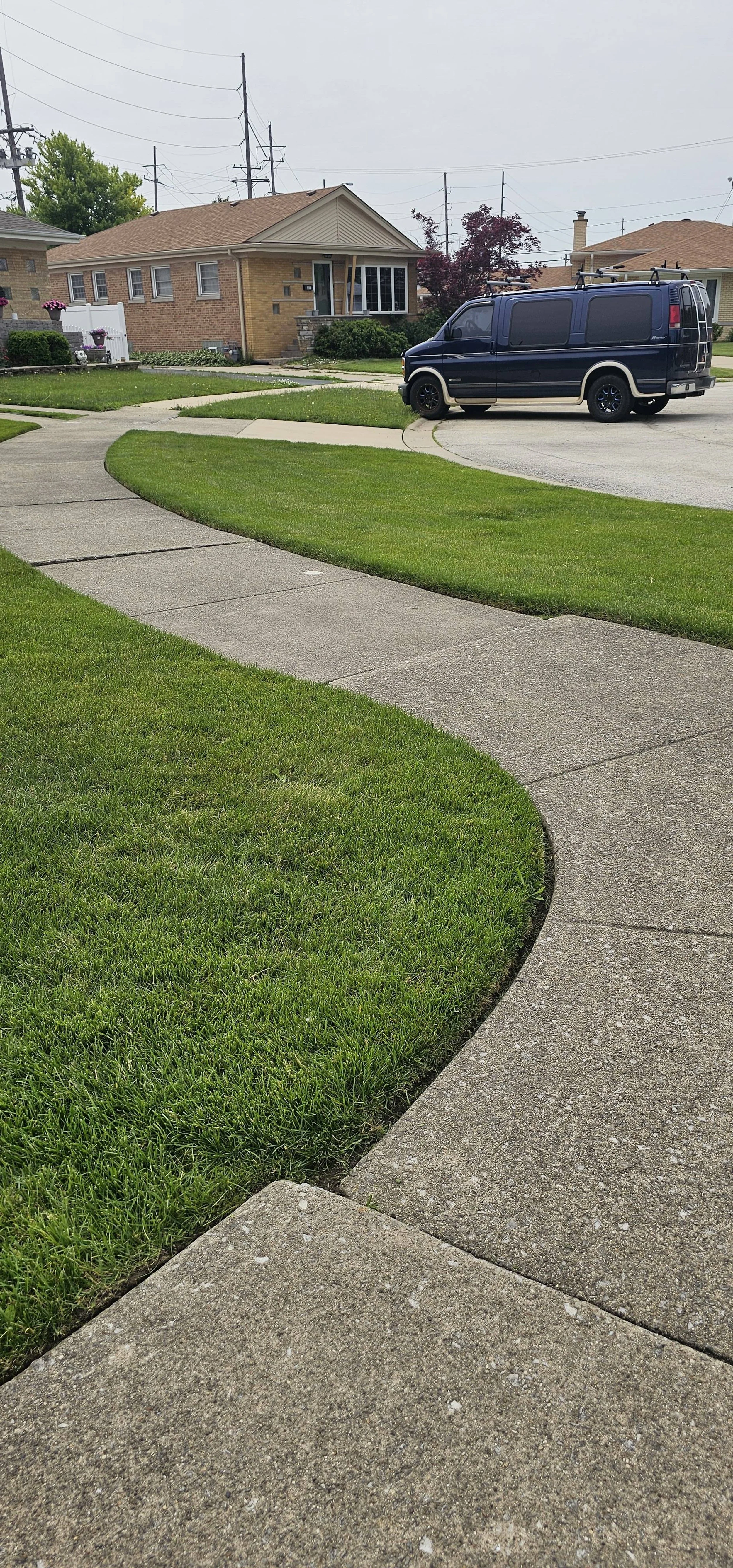 reliable-lawn-care-lawn-maintenance-justice