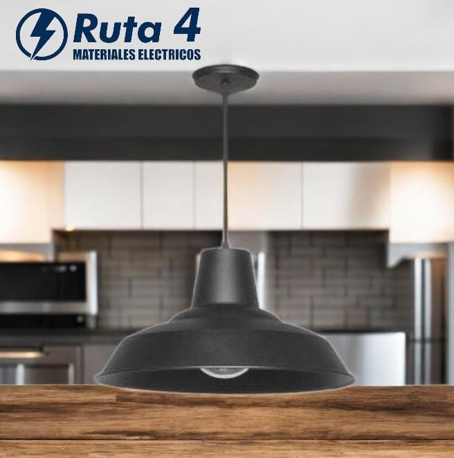 Lámpara de techo negra en una cocina moderna