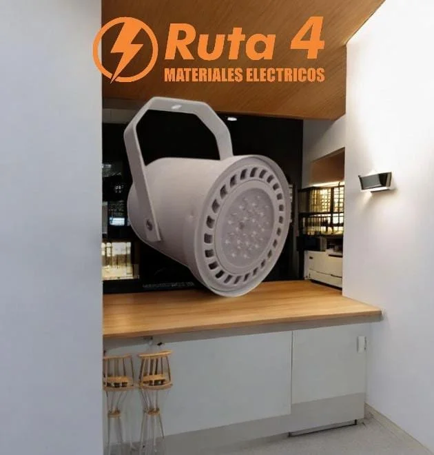 Cartel de material eléctrico con una lámpara LED grande en un espacio interior moderno.