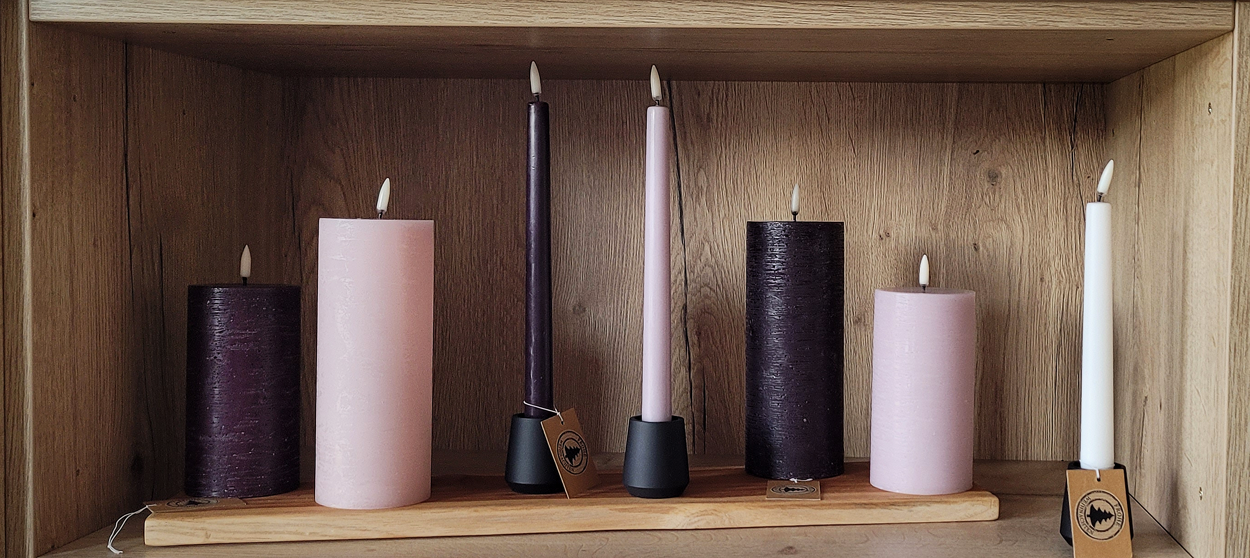 hochwertige Echtwachs-LED-Kerzen in den Farben: pflaume, lavendel und weiß