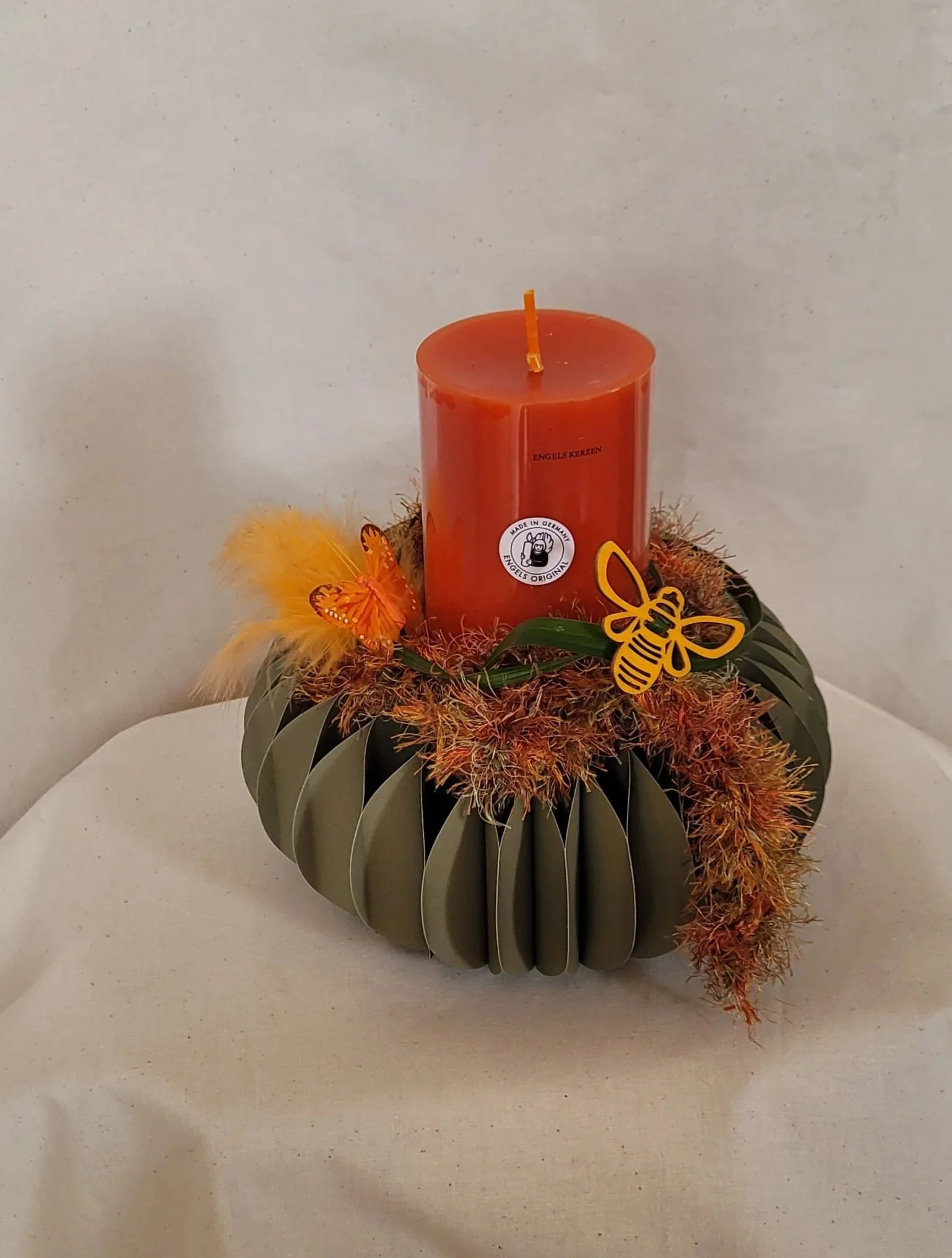 Wabenkranz mit hochwertiger Echtwachskerze und haltbarer Frühlingsdeko
