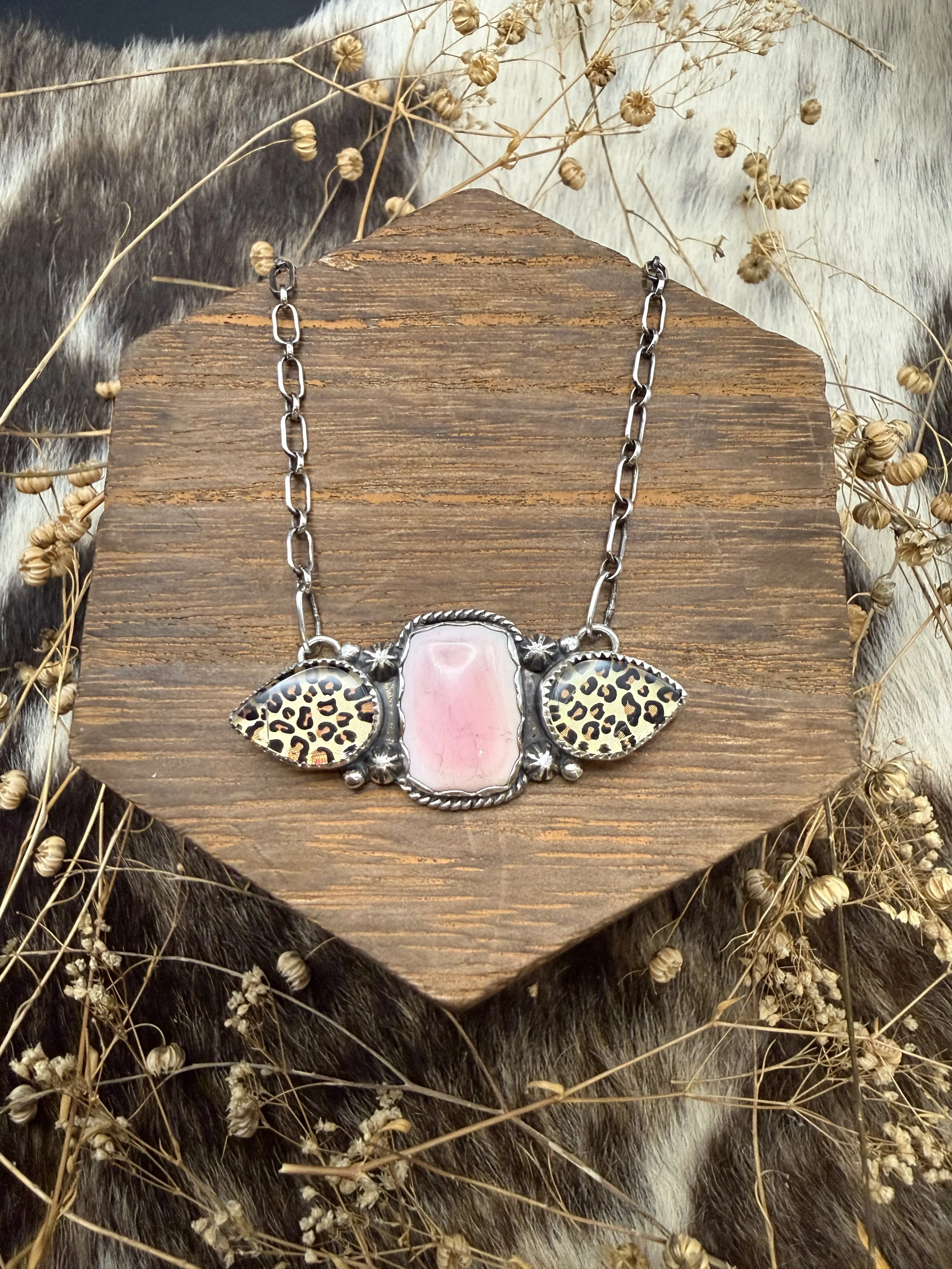 Queen Conch & Cheetah Print