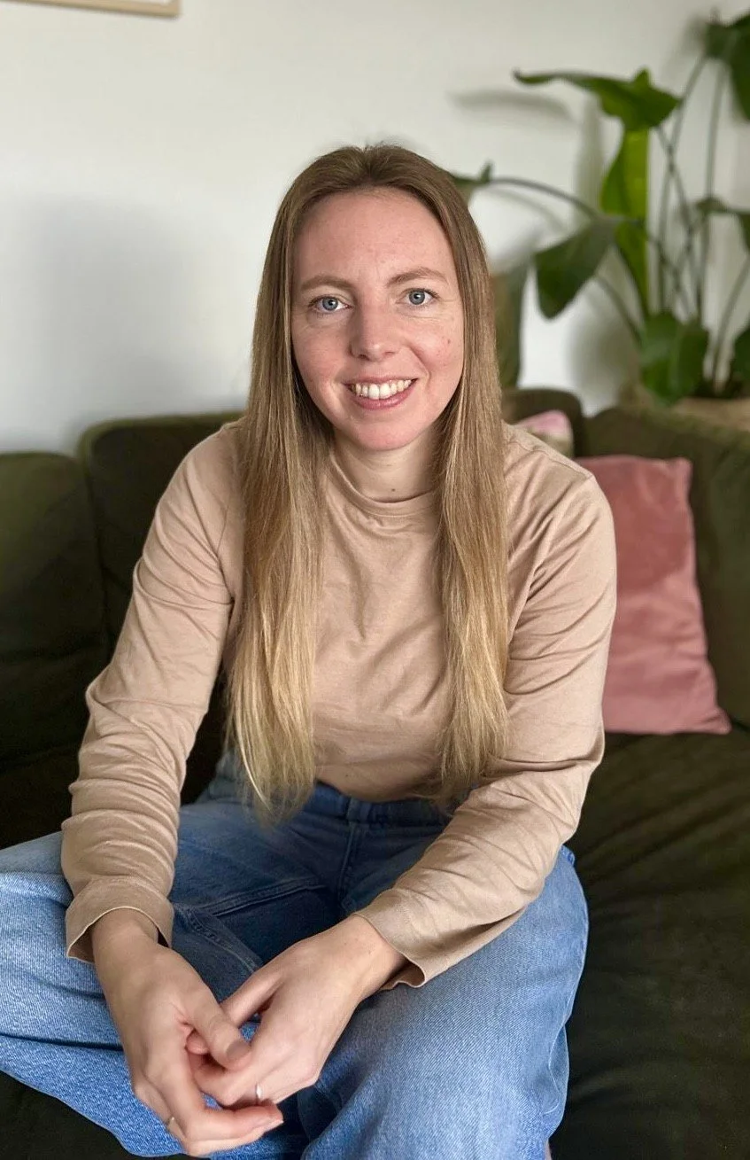 Friendly, welcoming female counsellor