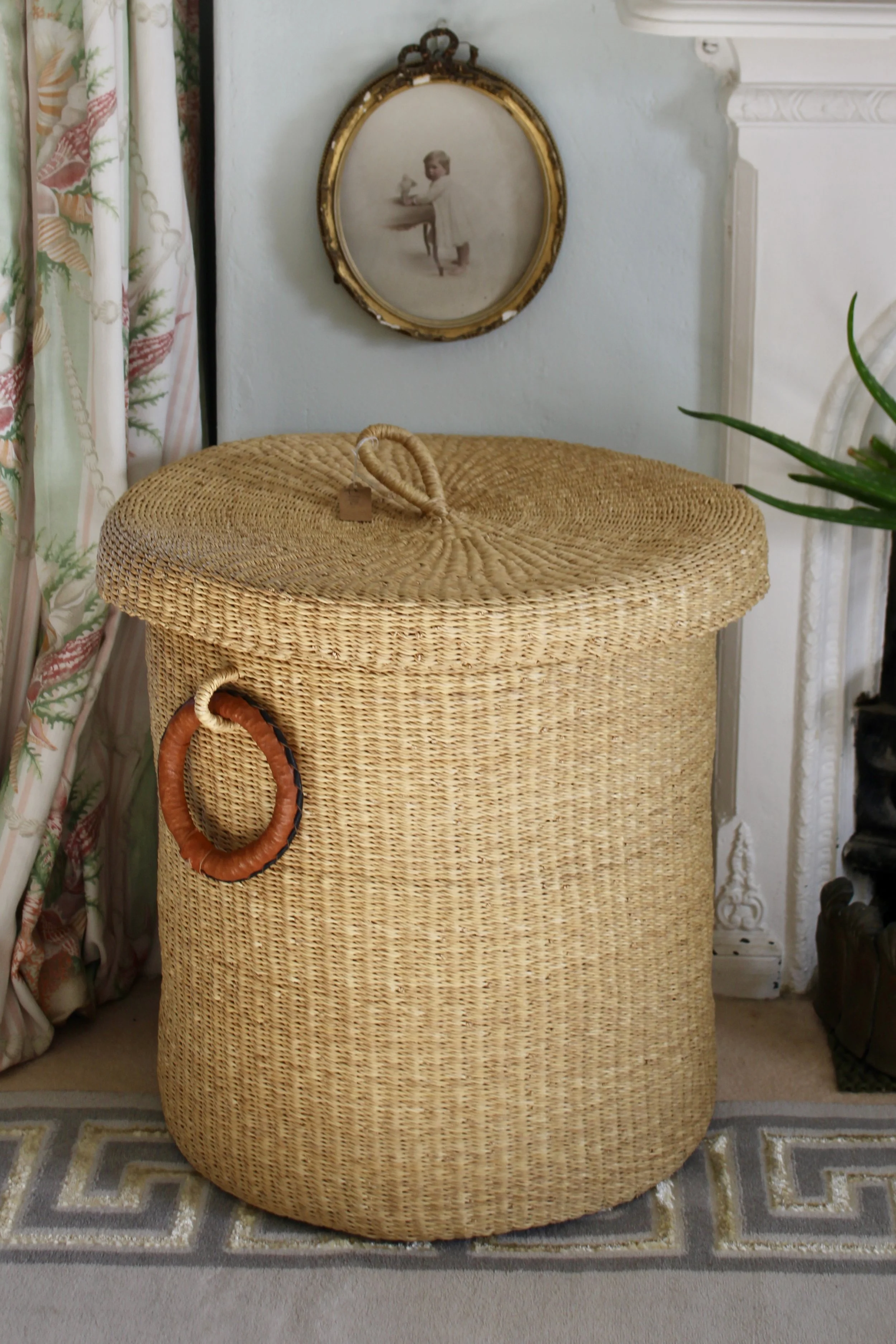 FraFra Lidded Laundry Basket