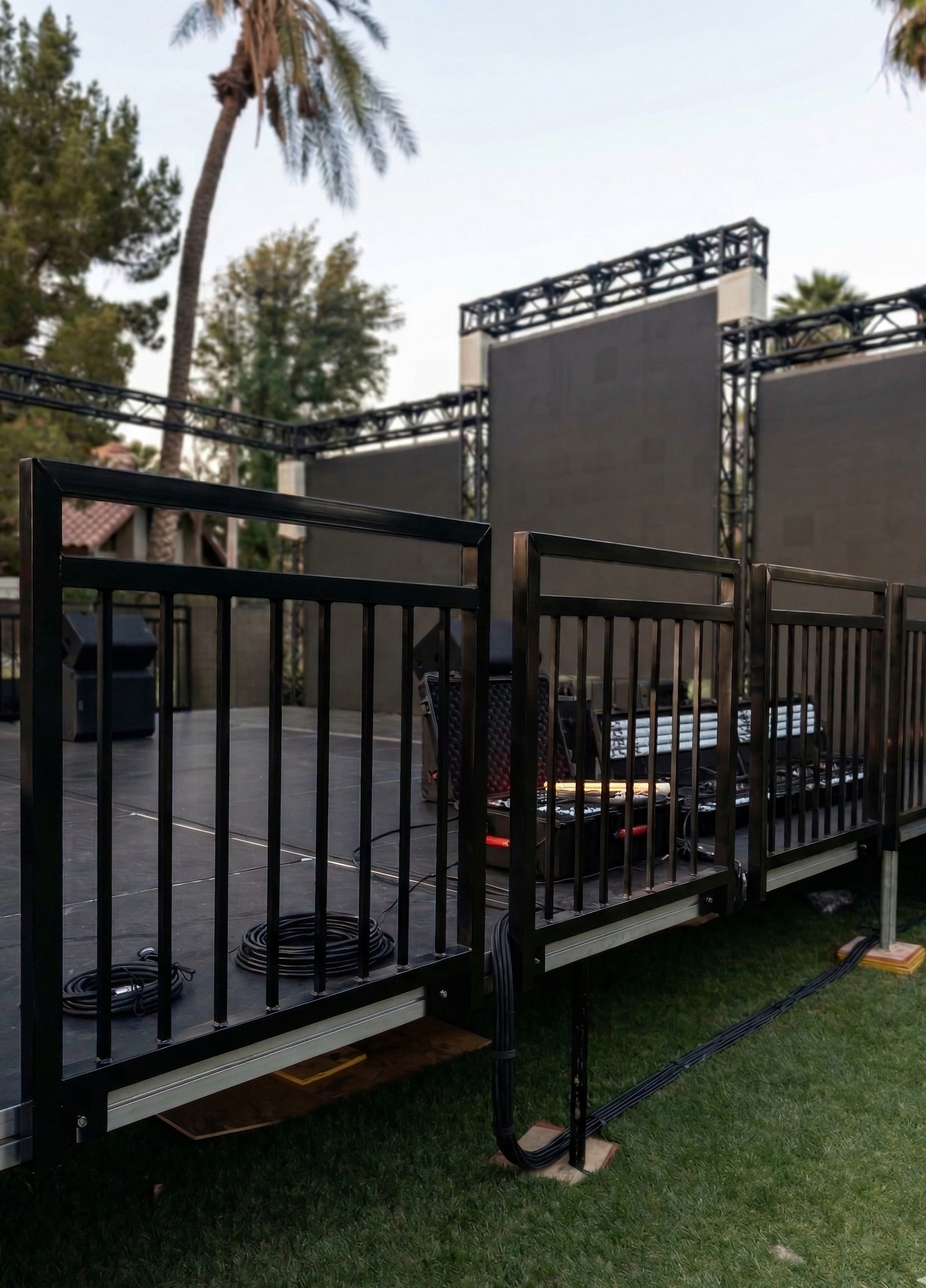 Simple Rail - 4ft steel rail on a SIMPLE DECK.png