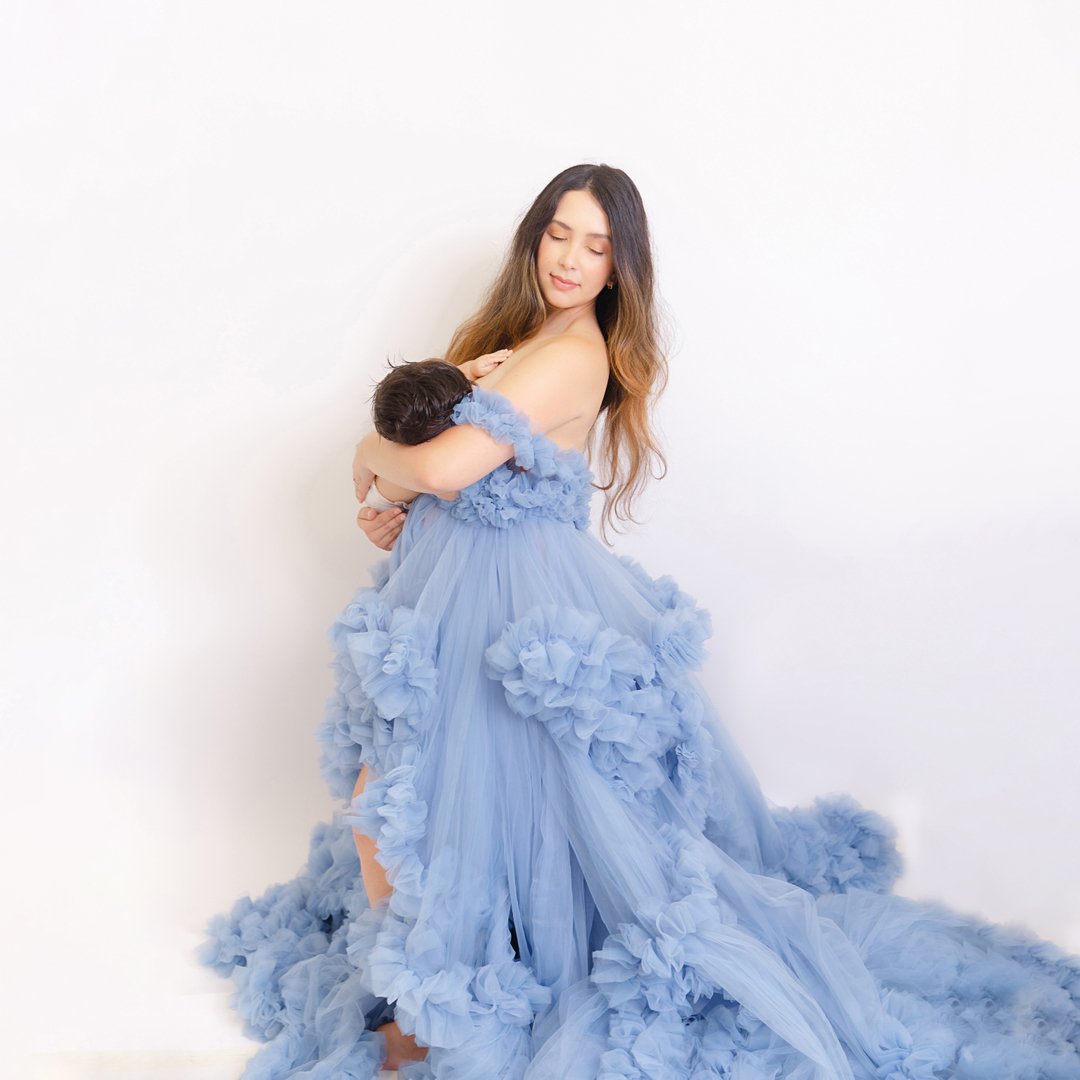 Motherhood has changed me. My hair. My skin. My clothes. My body. But you should see my heart.🤍