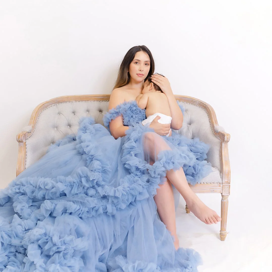 Slow down time. Let me have this moment forever.🤍⁣
Now reserving Motherhood sessions...