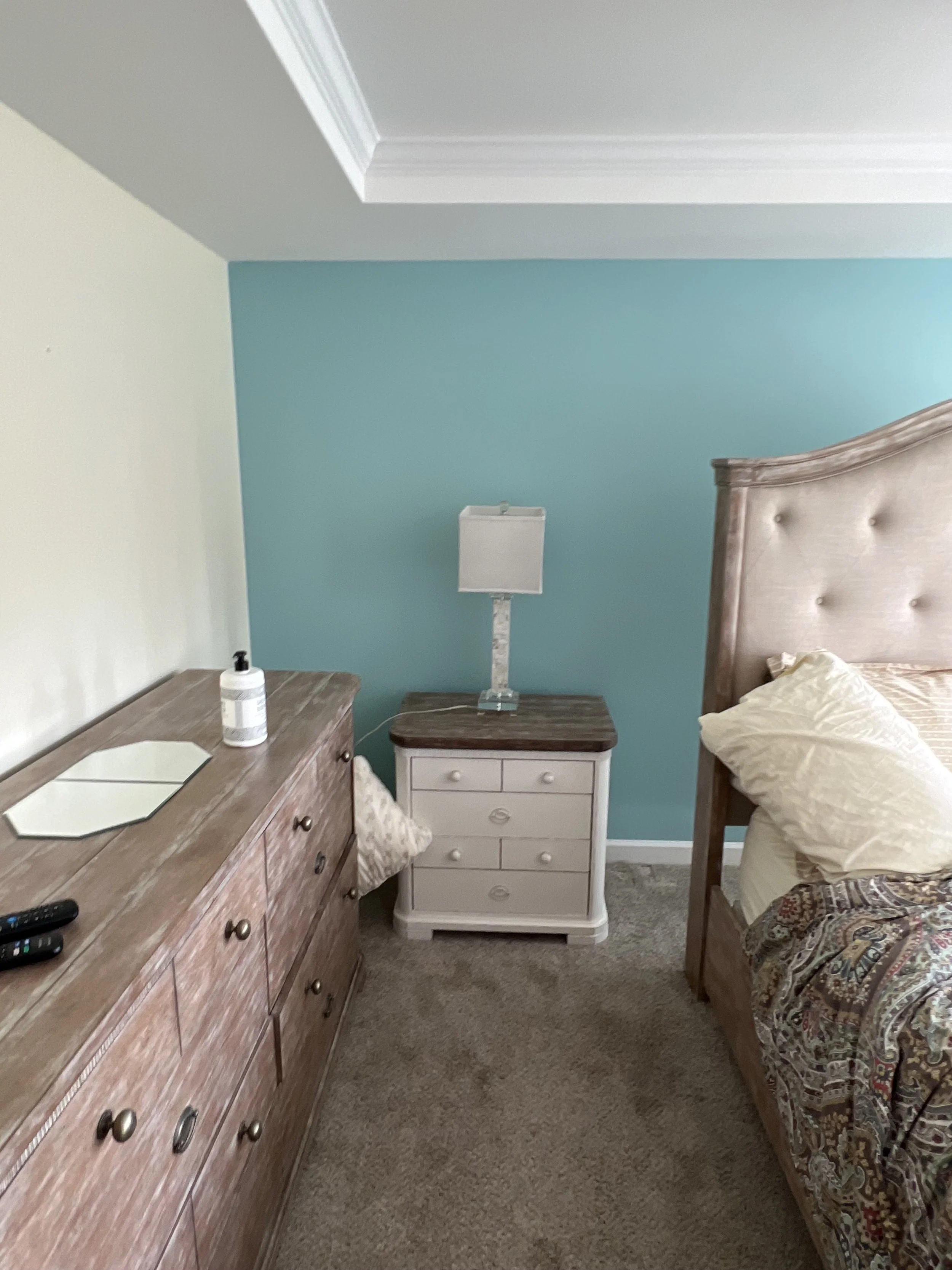 This is an expertly painted accent wall.
