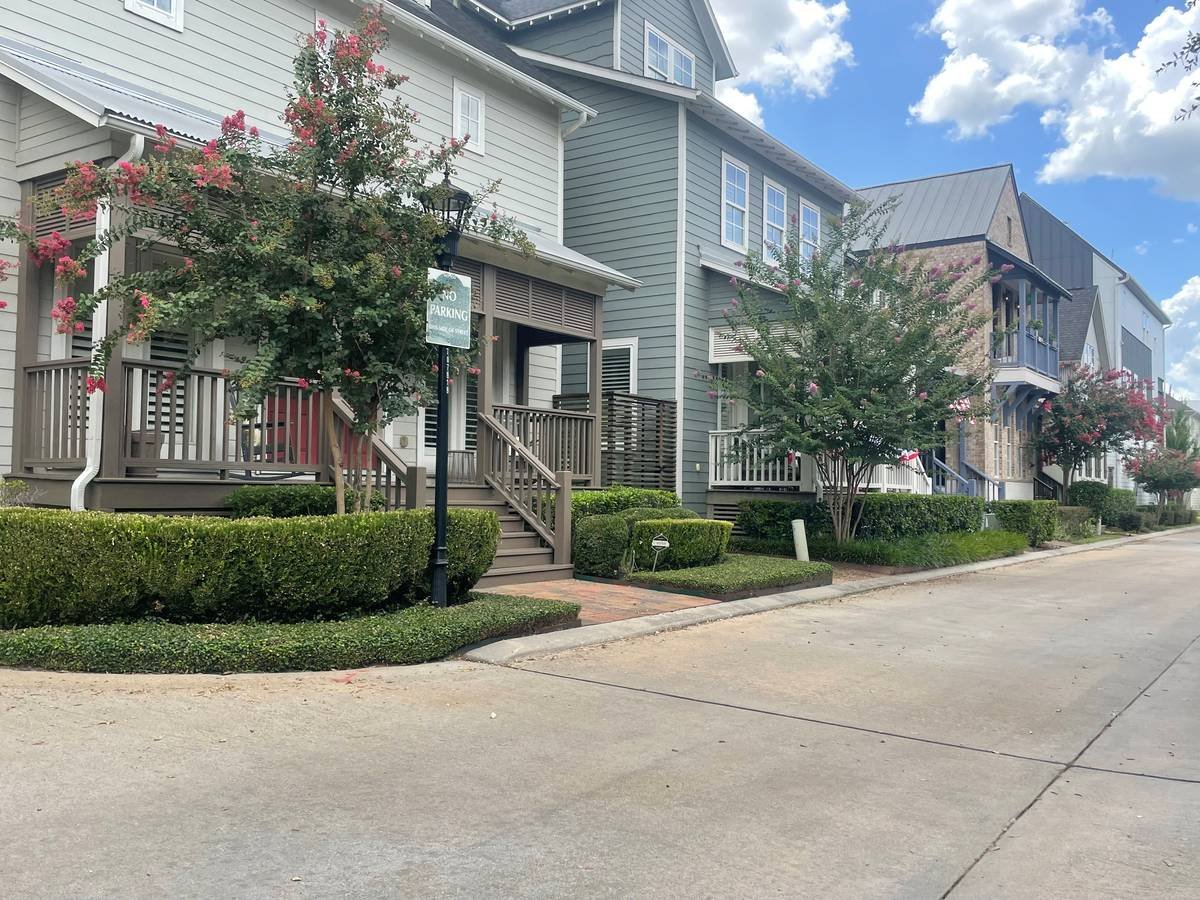 Crepe myrtles and trimmed hedges lining a residential street at Kolbe Farms. — Ethoscapes