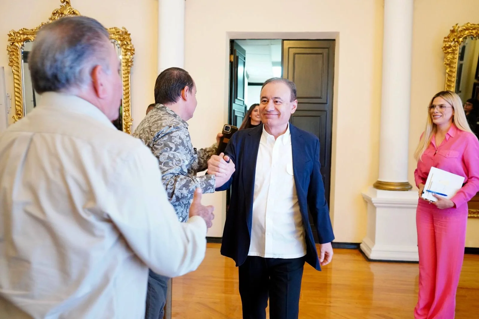 Durazo apuesta por la cultura: La Sauceda se fortalece con librería del FCE