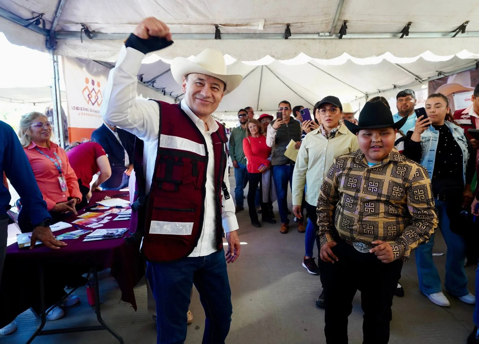 Gobernador Durazo lleva beneficios al campo, salud y educación a todos los municipios