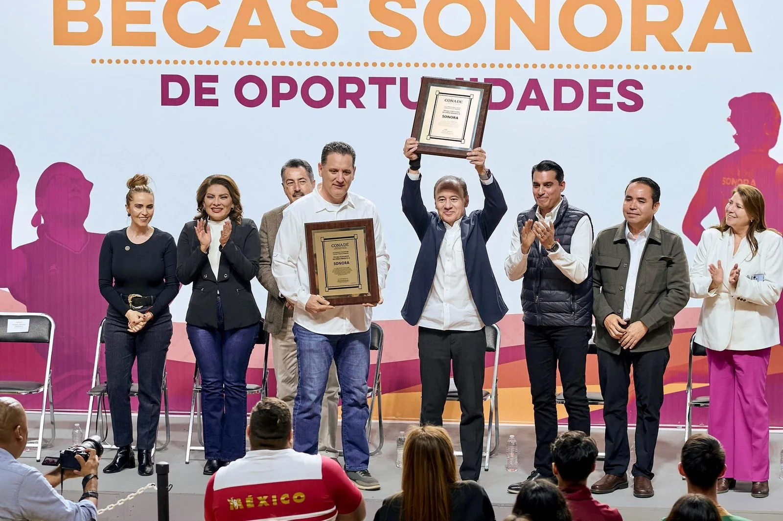 Alfonso Durazo reconoce y fortalece a atletas sonorenses con 540 becas