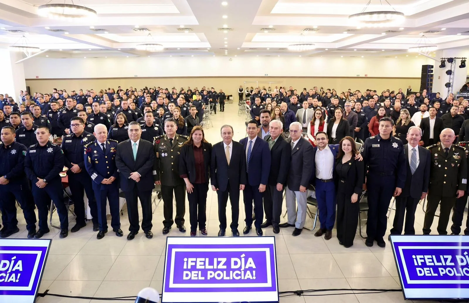 Gobernador Durazo duplica estado de fuerza con más patrullas y reconoce a policías en su día