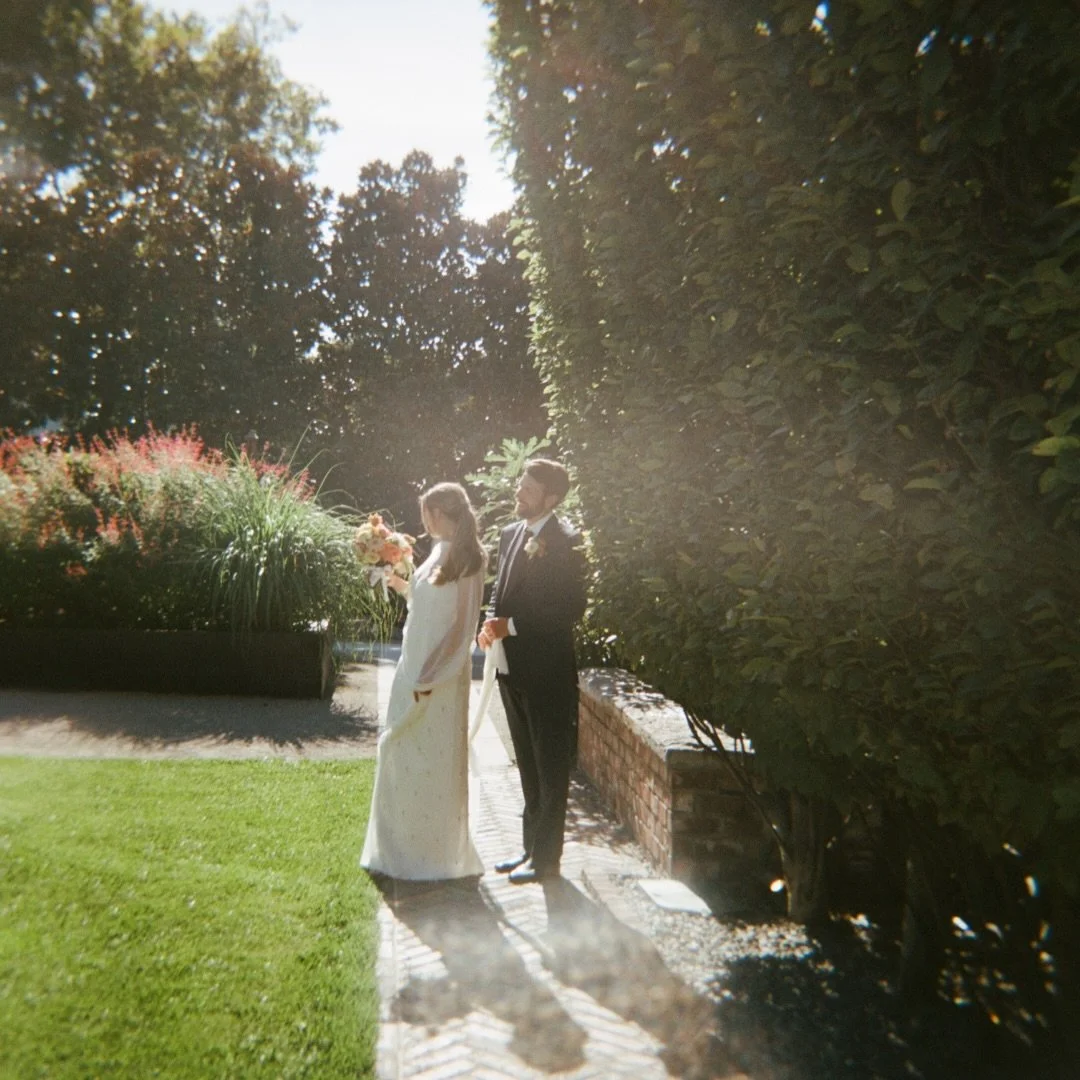 Well&hellip; I blinked and somehow a whole month slipped by without a single post 😂 Busy season really lived up to its name this year, but wow do I have so much goodness I&rsquo;ve been aching to share!! 🖤

Isabel and Quinn&rsquo;s day was special 