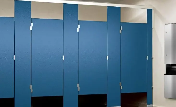 Plastic (HDPE) partitions are