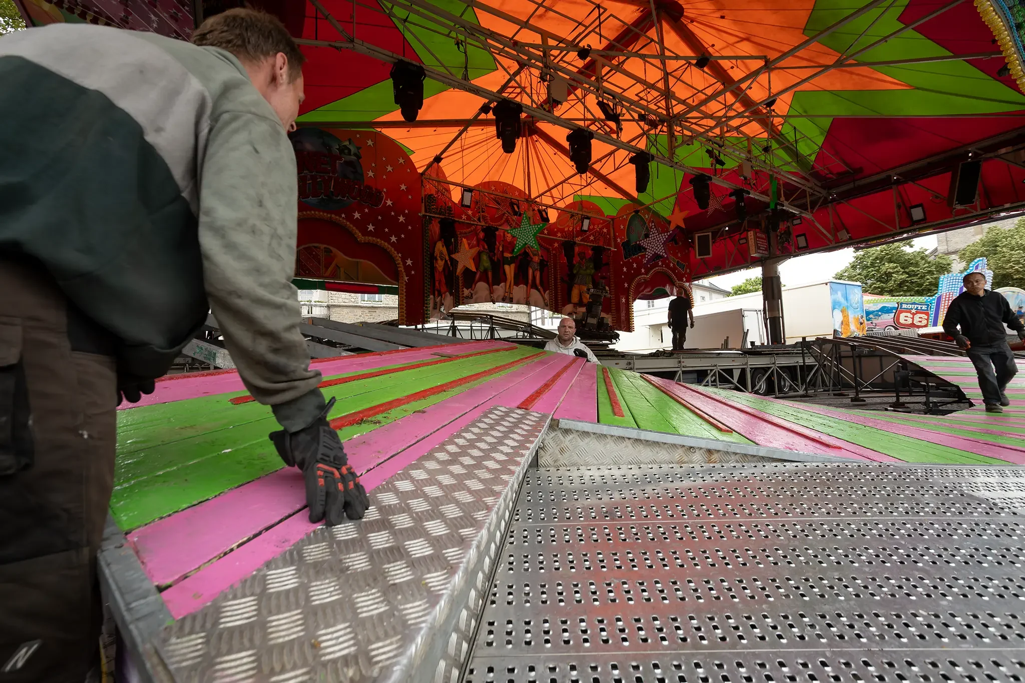 Aufbau Musikexpress Kirmes Bergisch Gladbach 3.webp