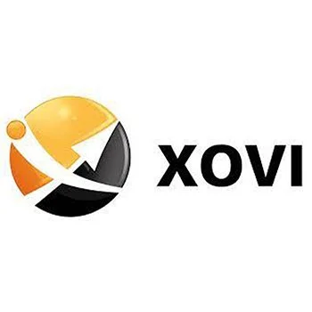 Logo mit einer halbkreisförmigen Grafik in orange, schwarz und weiß, gefolgt vom Text 'XOVI' auf weißem Hintergrund.