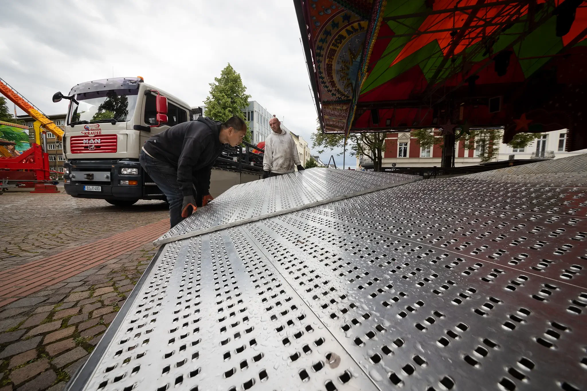 Aufbau Musikexpress Kirmes Bergisch Gladbach 11.webp