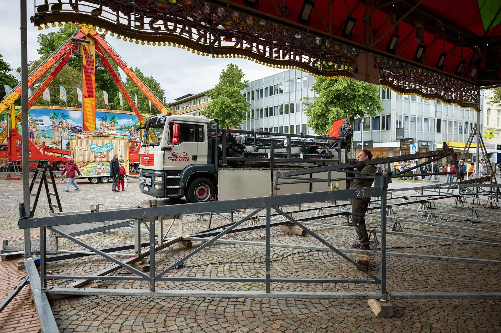 Aufbau Musikexpress Kirmes Bergisch Gladbach 15.webp