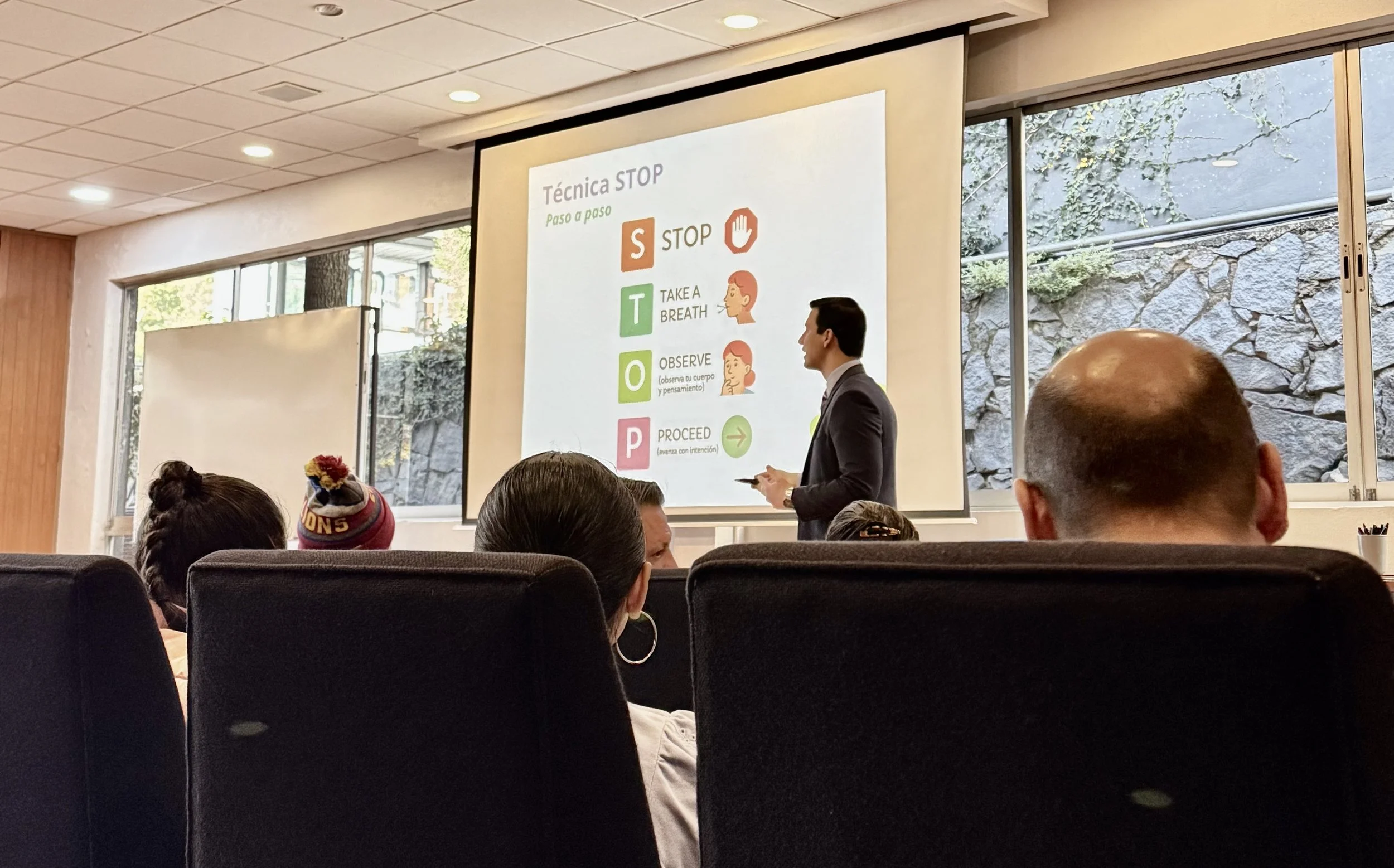 Escuela para padres. Reforzamos tu decisión con nuestros diferenciadores clave. Autoridad, calides, experiencia, profesionalismo, calidad, pedagógico, didáctico, inmersivo.