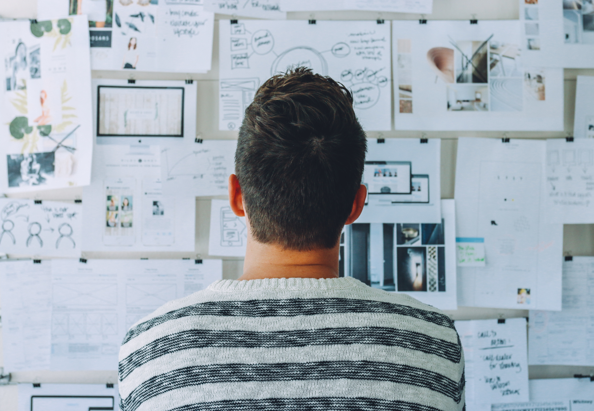 Rechazamos lo superficial. Aplicamos una metodología de diagnóstico riguroso para revelar la verdad fundamental de cada individuo: sus talentos innatos, sus motores emocionales y su potencial único.