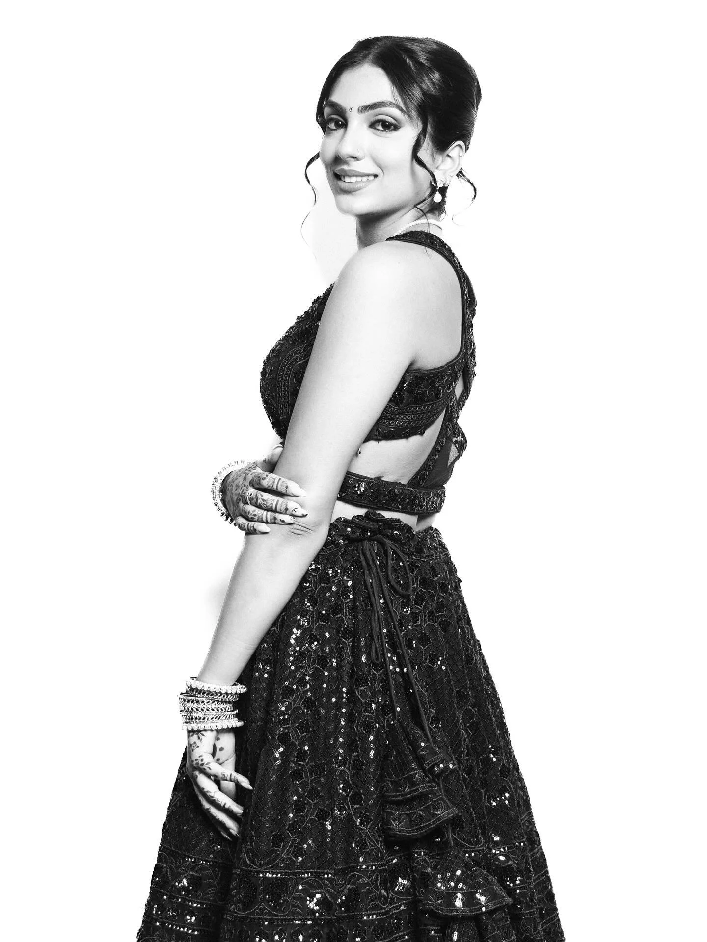 Elegance 🤍🖤

#chicmoments #haloportraits #blackandwhite #weddingportraits