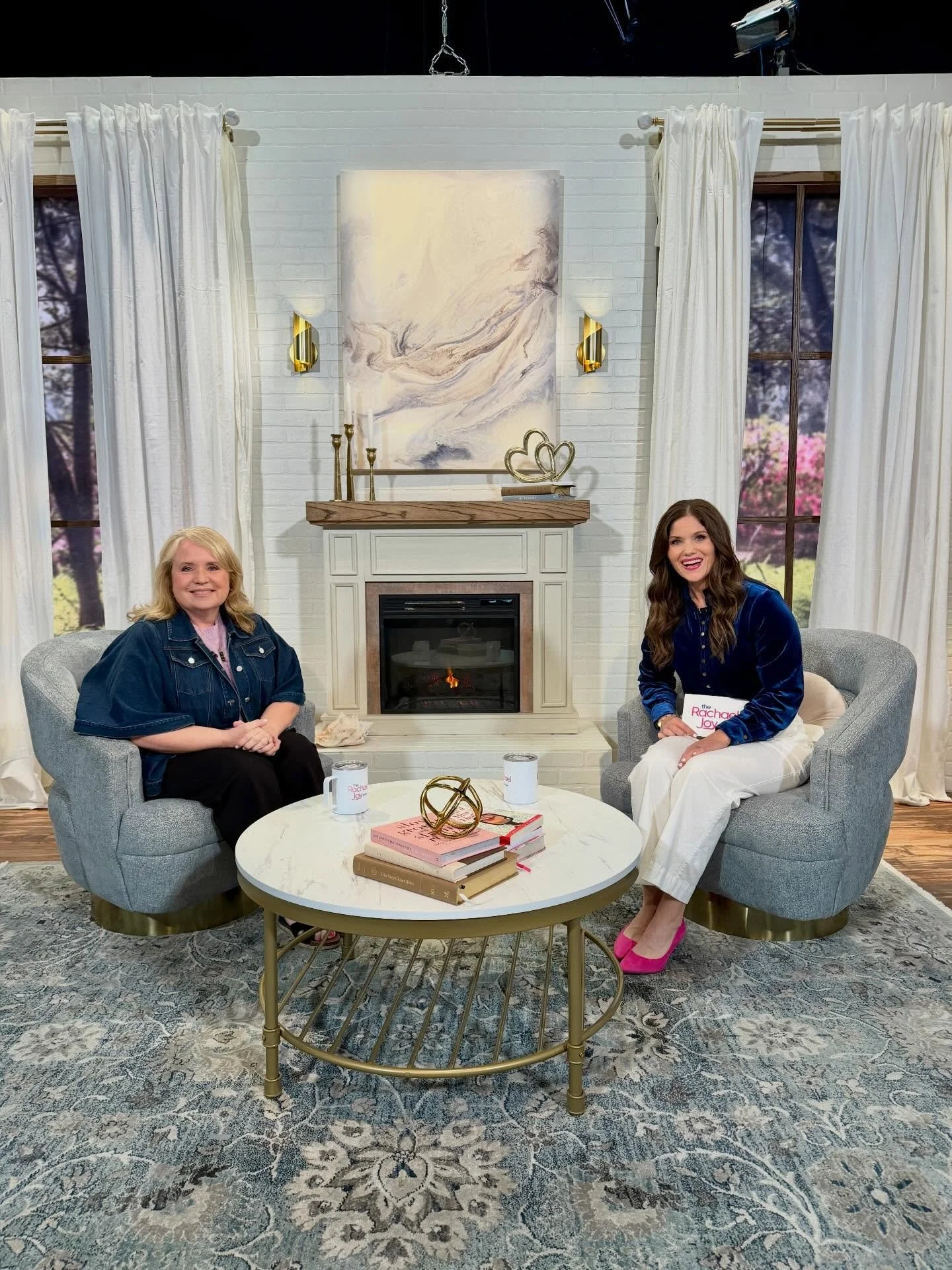 Another great day of recording for @therachaeljoyshow 🙌🏻 That&rsquo;s a wrap for Season One! I can&rsquo;t wait to share this special project with you! Be sure to sign up for show updates in my bio or head to therachaeljoyshow.com

Special thank yo