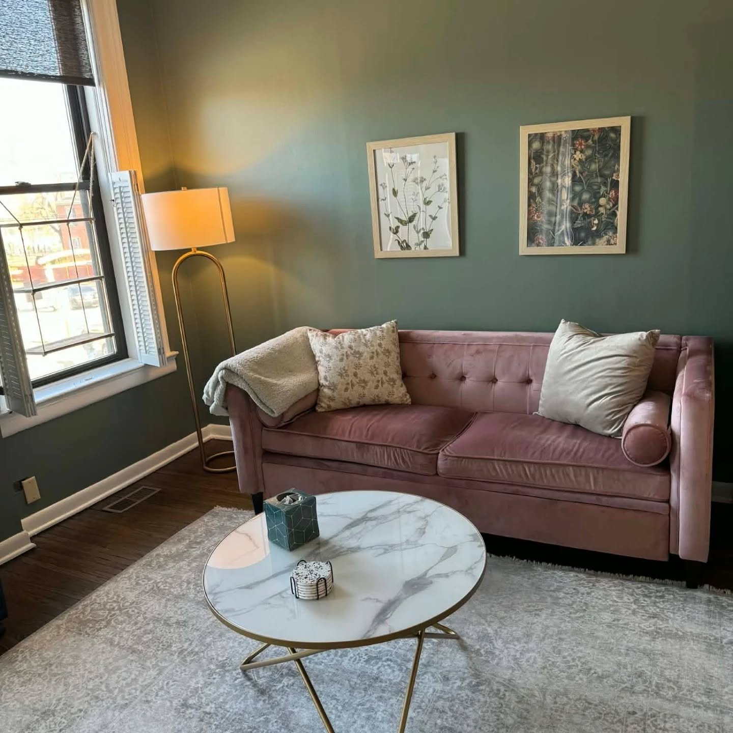 I'm looking for a roommate (aka subletter)! I have this large amazing space to myself in German Village and it can get isolating! Everything included in the cost, each office has an individual key, access to free parking, furnished with wifi and the 