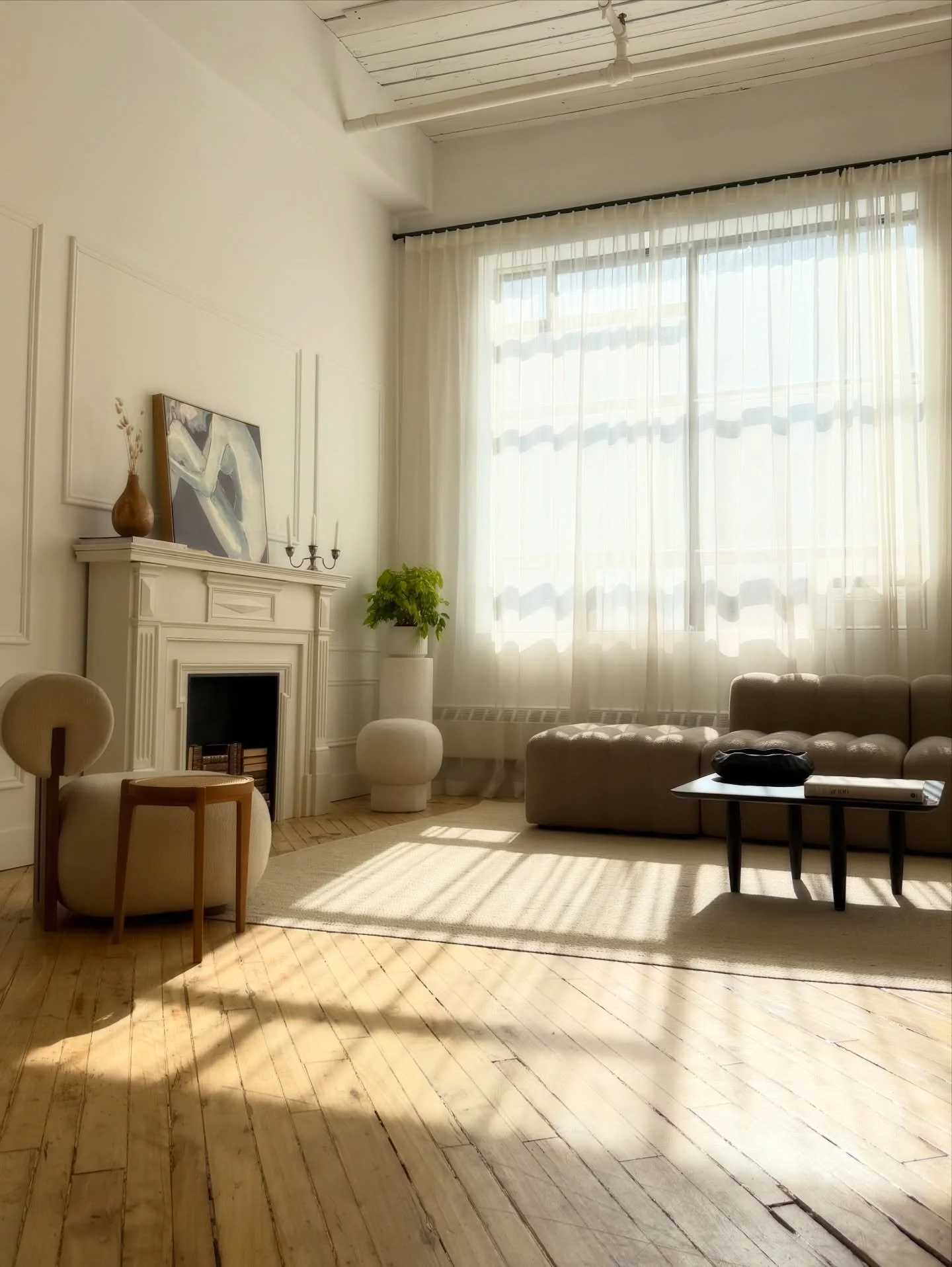 Wishing everyone a wonderful long weekend from our Marlowe Family. 

Can you spot the difference? (PS. The difference is also named Marlowe). 

#naturallightphotography #photoshoot #torontophotographers