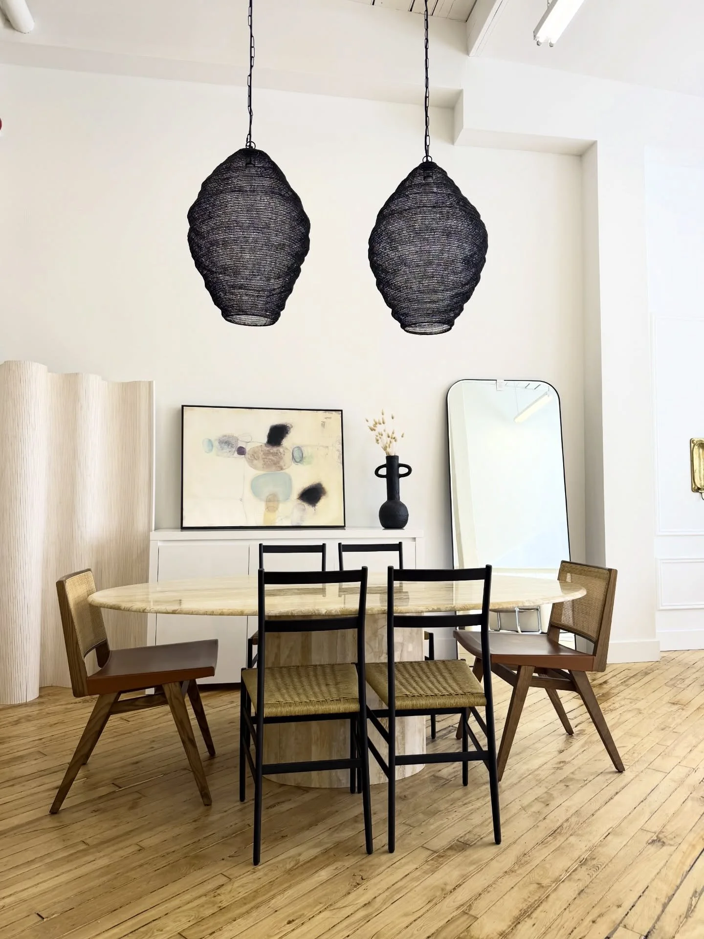 Need a Pop up venue? 
Meeting space with kitchenette? 
Product launch studio for influencers? 

Book your next event with us for a few hours or the day. 

#meetingspace #popupevent #offsitemeeting