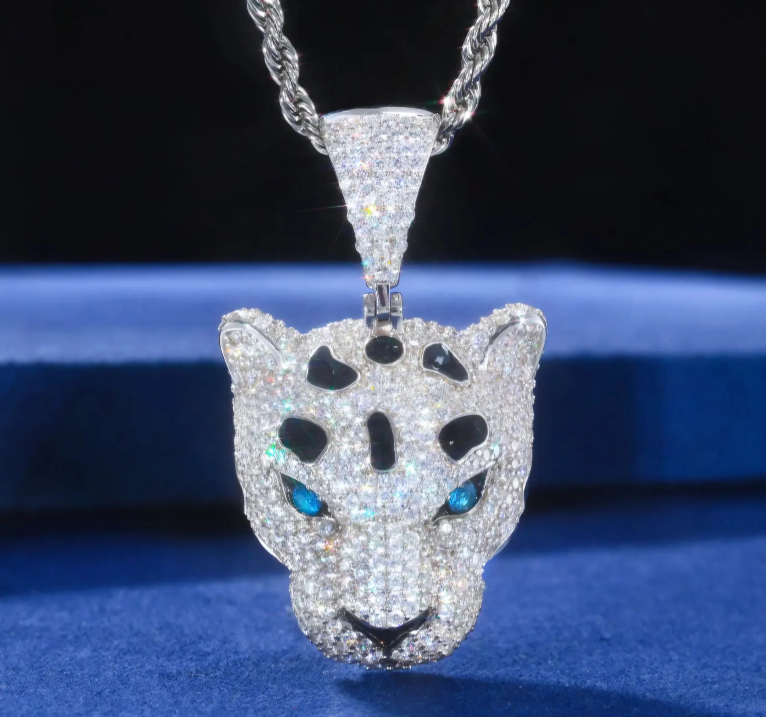 Leopard Head Pendant .925 Silver